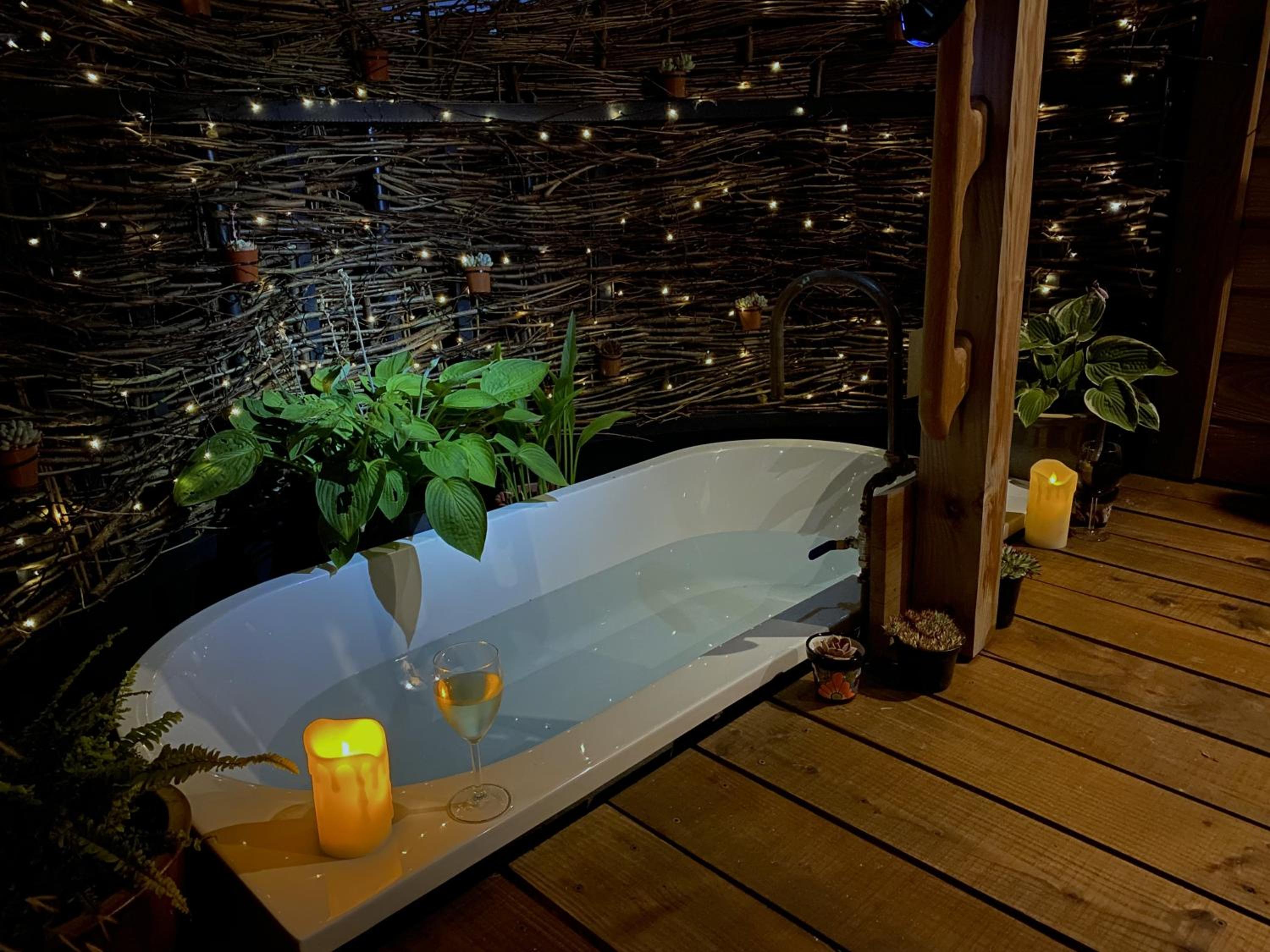 Dôl Swynol Glamping Luxury cabin with outdoor bath view 4