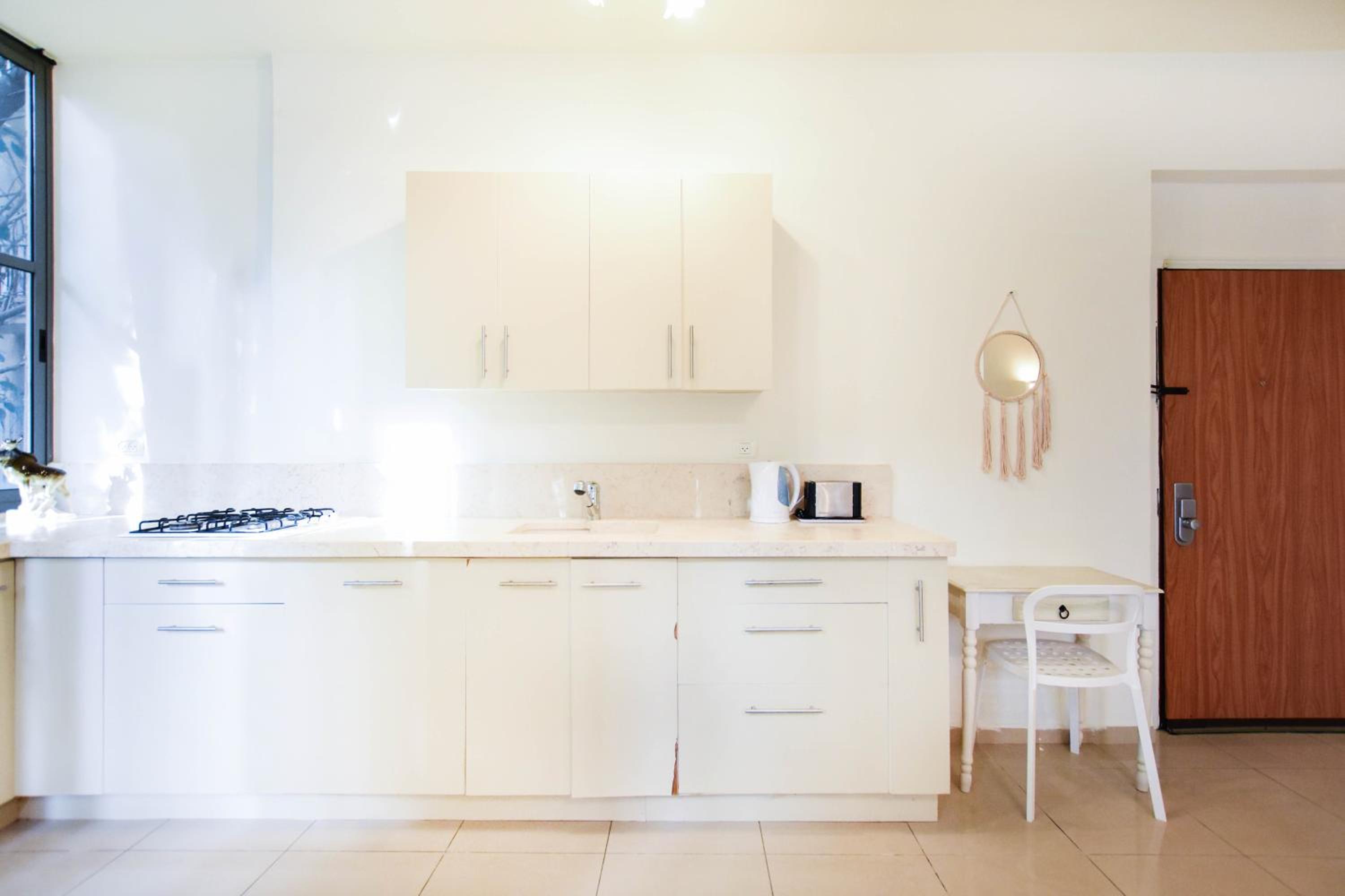 Renovated & Quiet 2BR Apartment near Gordon beach by HolyGuest view 3