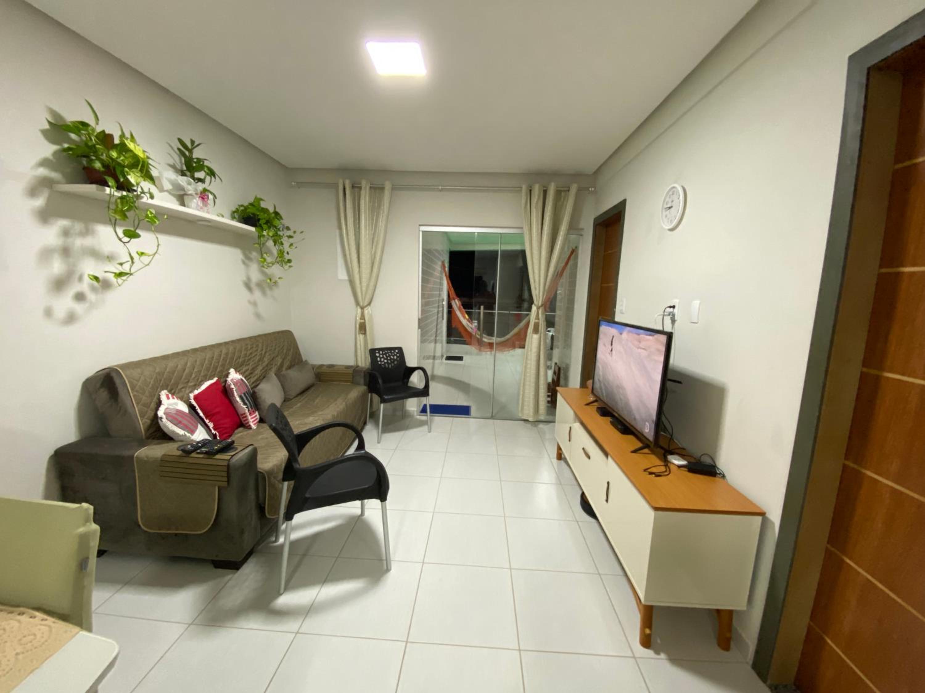 No Atalaia, Fort Poseidon rua do Atalho a 700 metros da praia do Atalaia, apartamento novo decorado, varanda, sala de estar e jantar, 02 suítes, 03 banheir