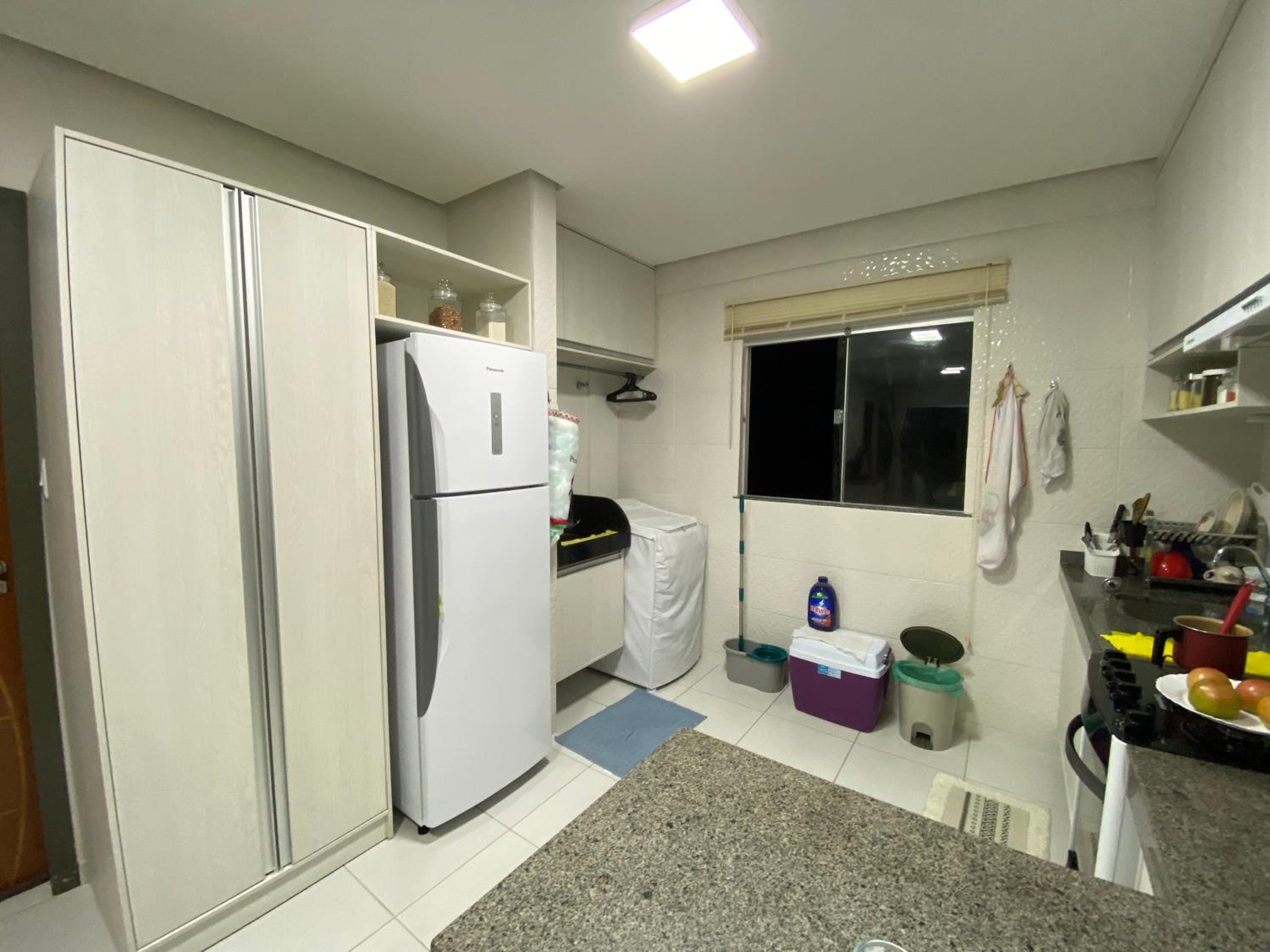 No Atalaia, Fort Poseidon rua do Atalho a 700 metros da praia do Atalaia, apartamento novo decorado, varanda, sala de estar e jantar, 02 suítes, 03 banheir
