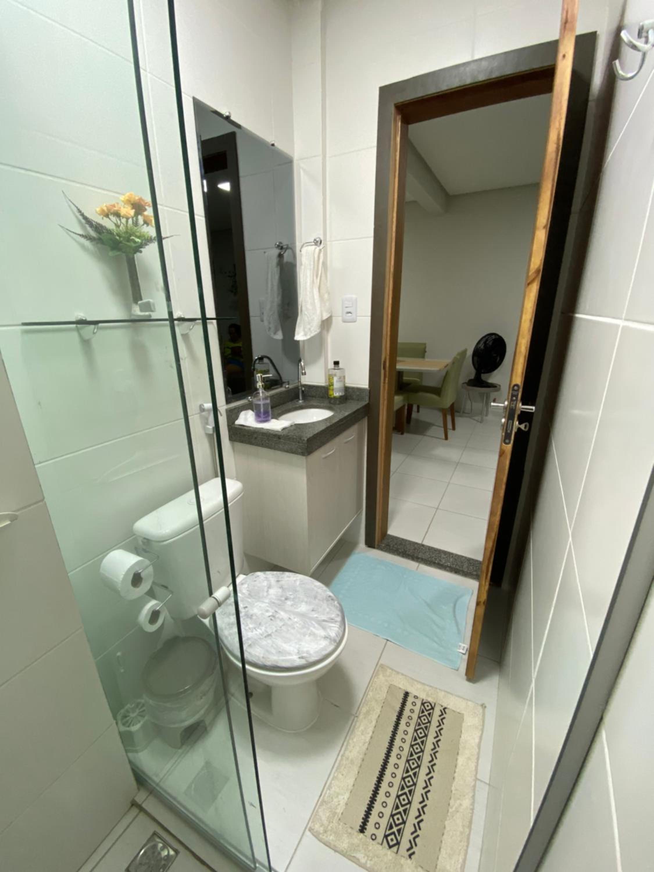 No Atalaia, Fort Poseidon rua do Atalho a 700 metros da praia do Atalaia, apartamento novo decorado, varanda, sala de estar e jantar, 02 suítes, 03 banheir