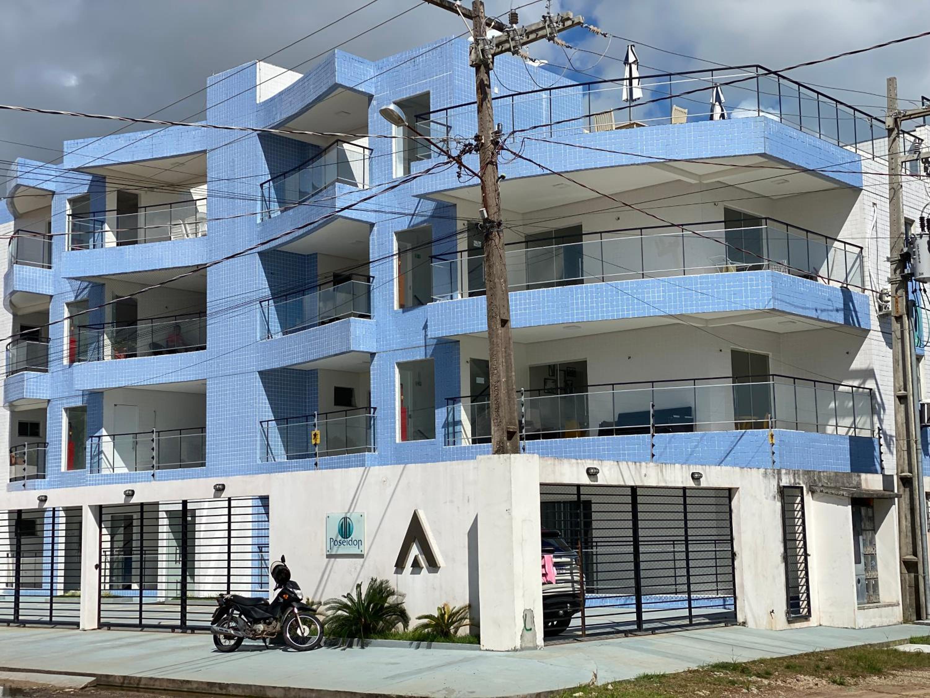 No Atalaia, Fort Poseidon rua do Atalho a 700 metros da praia do Atalaia, apartamento novo decorado, varanda, sala de estar e jantar, 02 suítes, 03 banheir