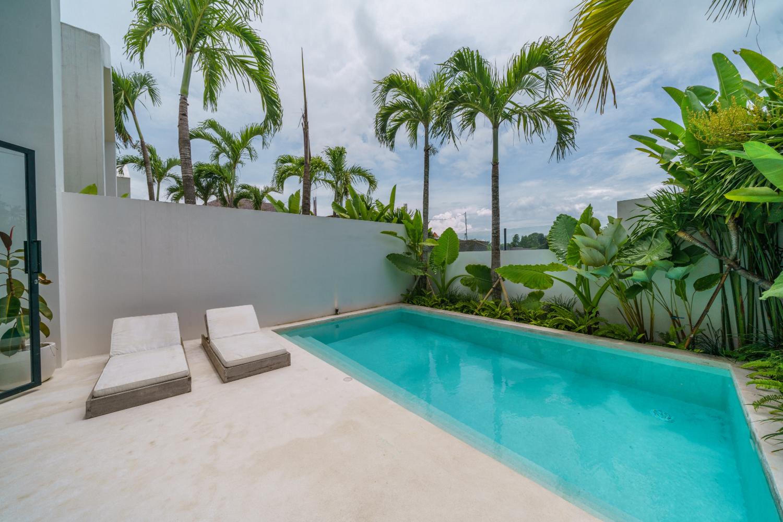 Villa Tala - Stylish 1BR Designer Villa in Pererenan view 3