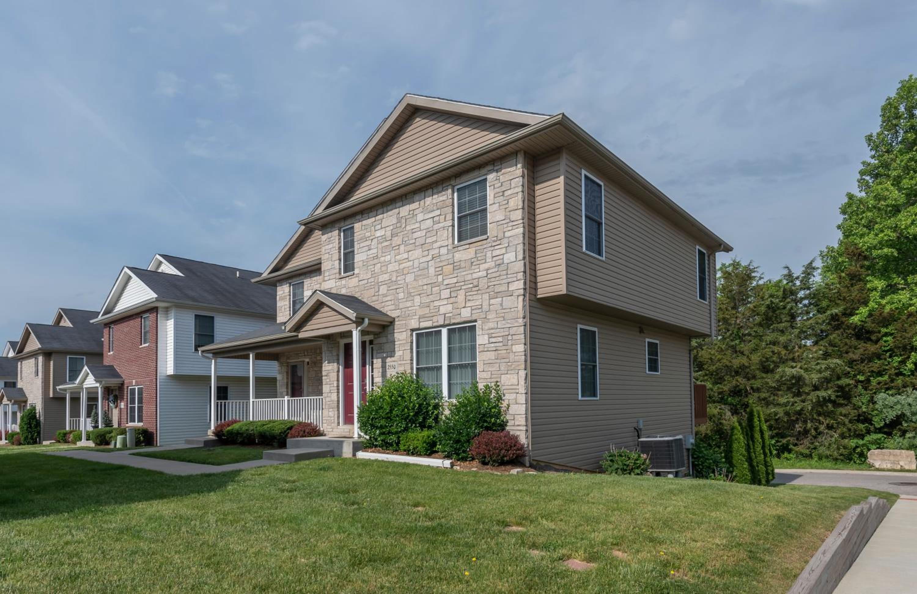 Hoosier Happiness Townhouse - 2 King Size Bedroom Suites view 2