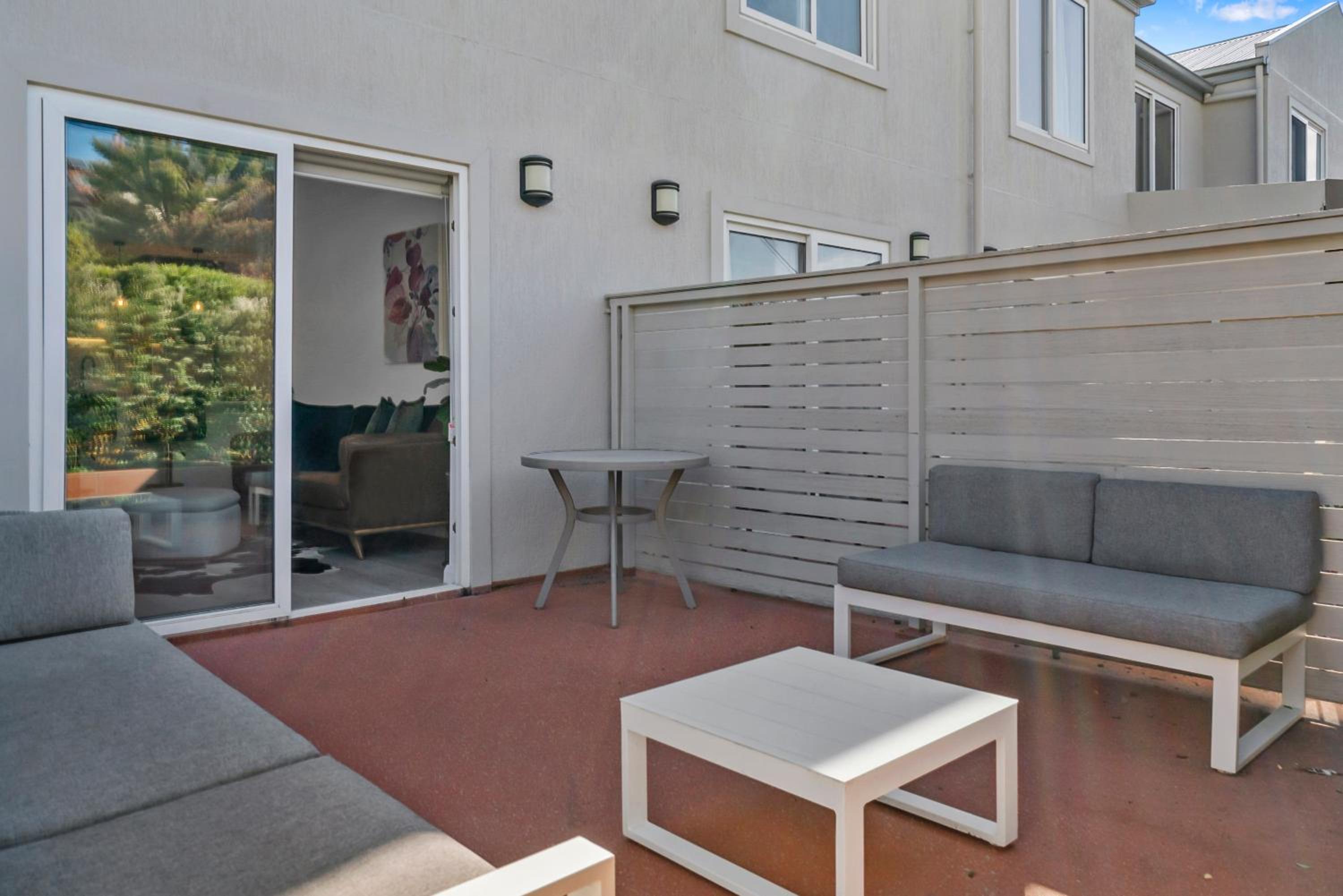 Modern, Central Apartment Footsteps to Salamanca
