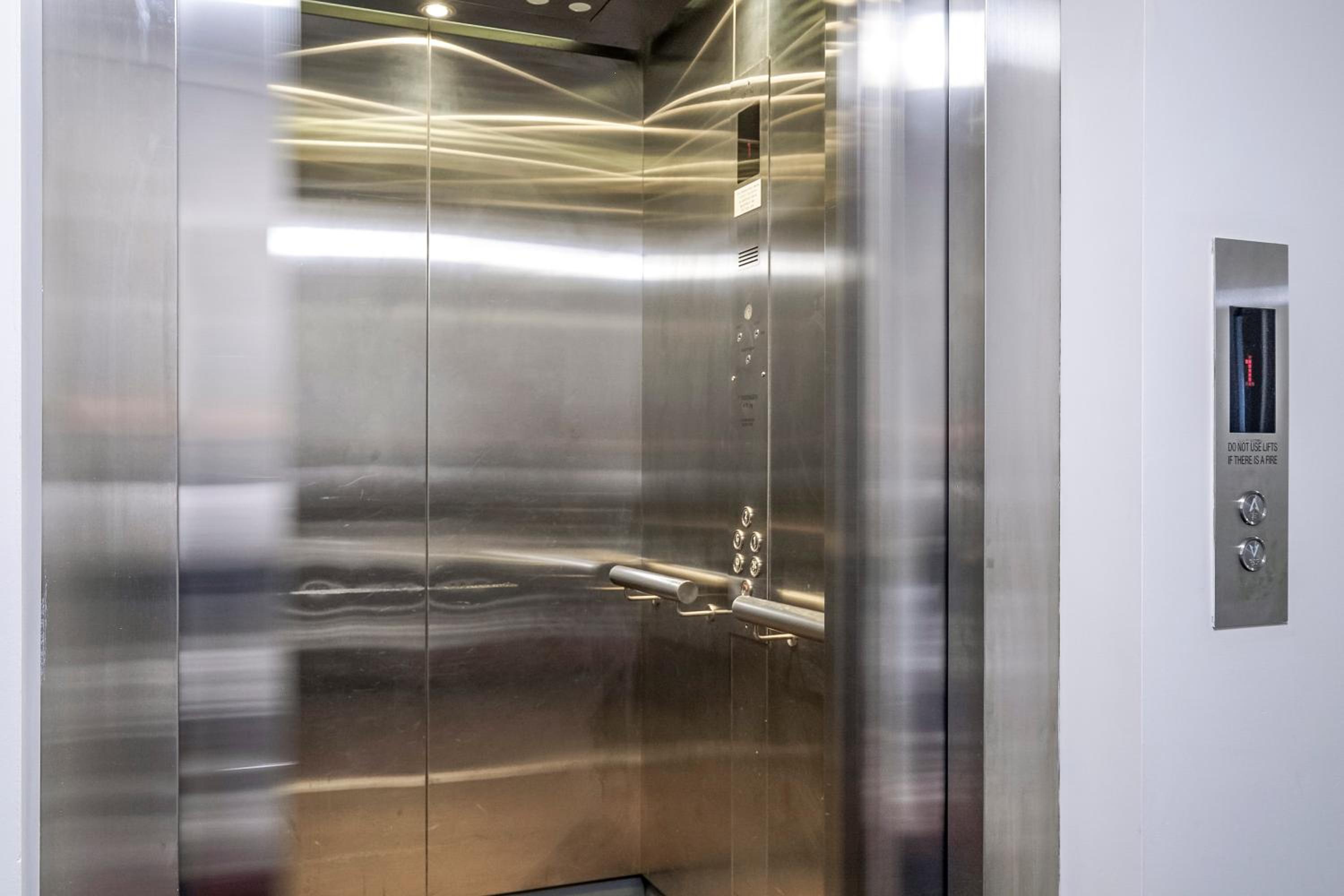 Modern, Central Apartment Footsteps to Salamanca