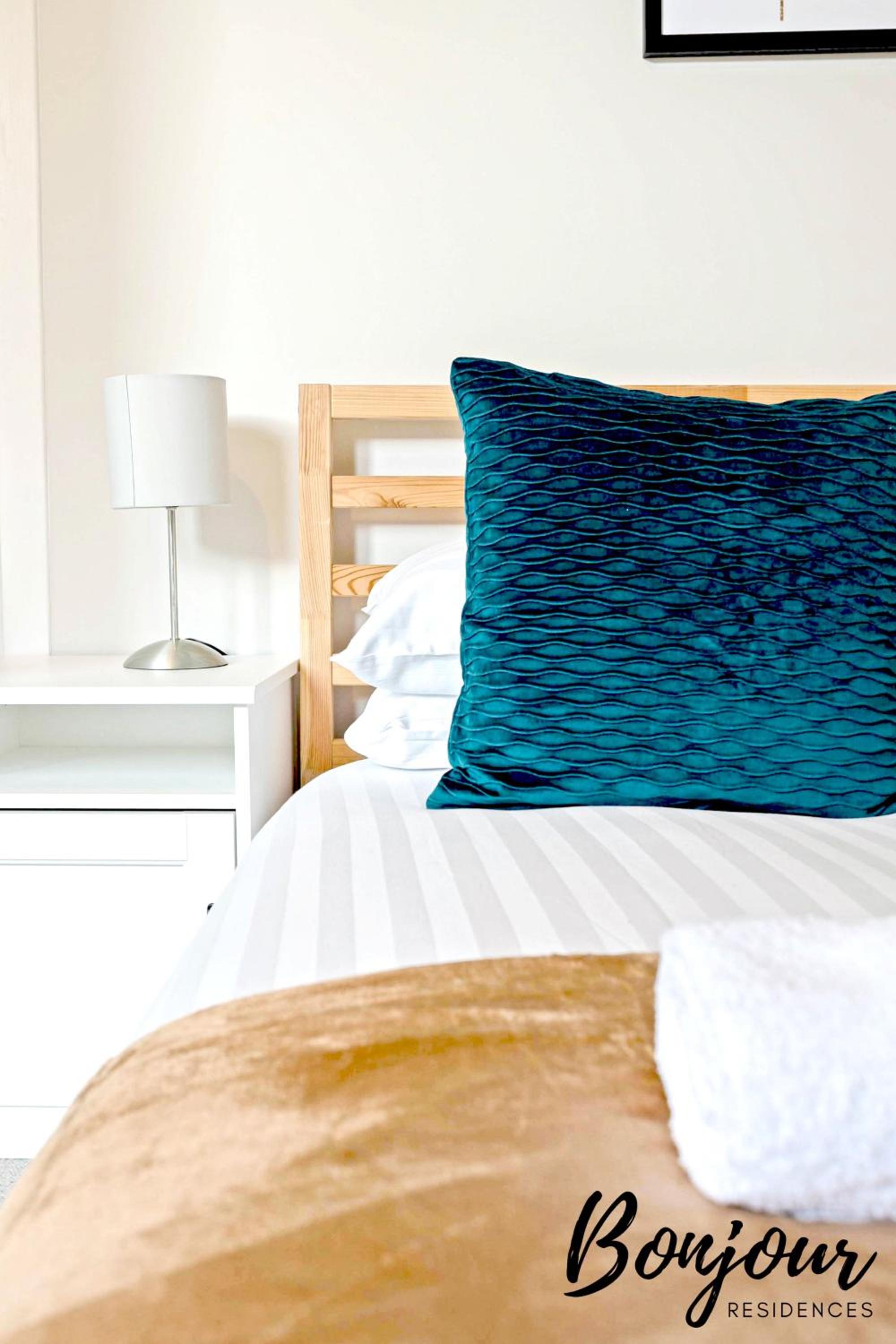 Mabillon Suite - Gorgeous-Haymarket, City Centre-FREE Parking by Bonjour Residences Edinburgh view 2