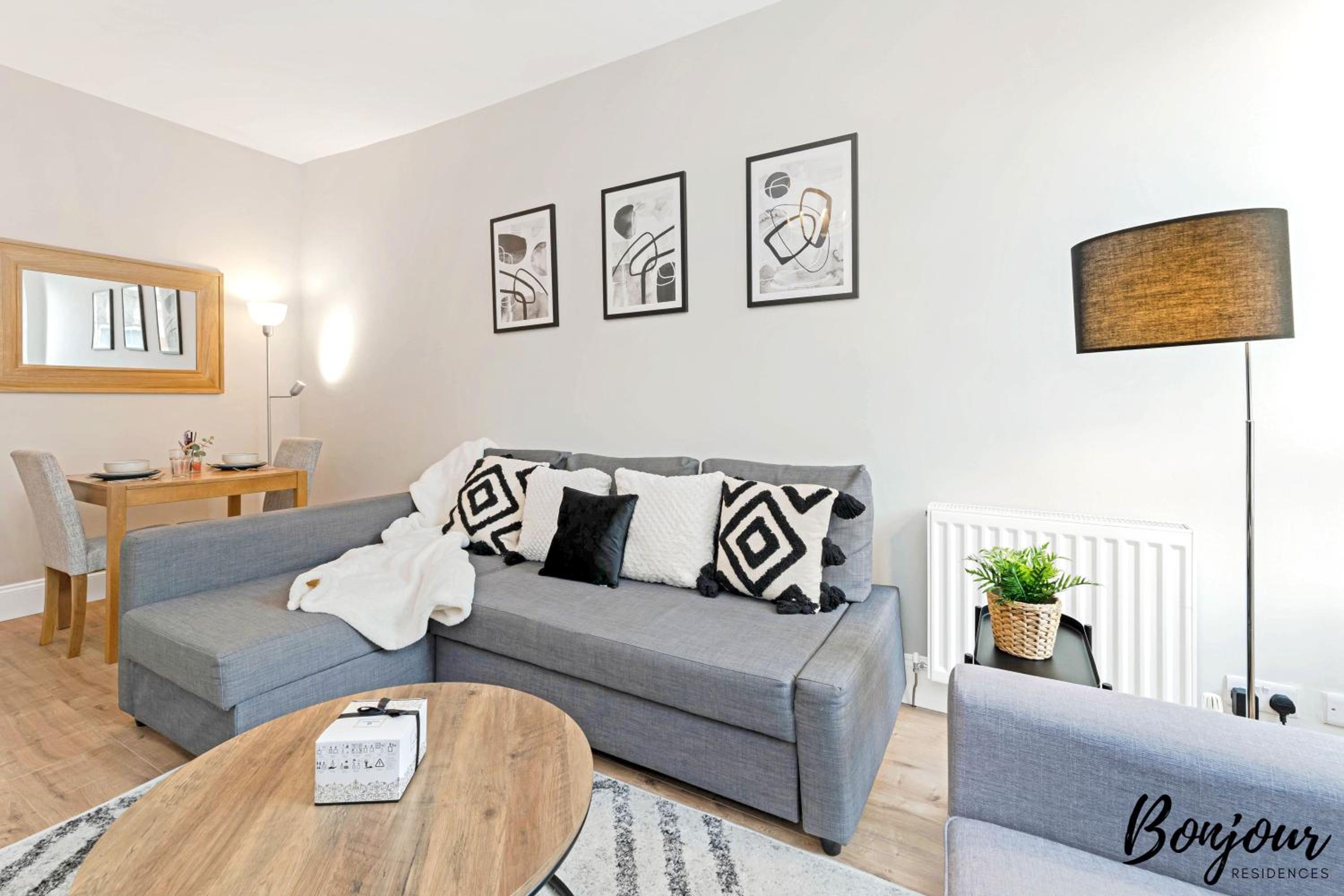 Mabillon Suite - Gorgeous-Haymarket, City Centre-FREE Parking by Bonjour Residences Edinburgh view 5