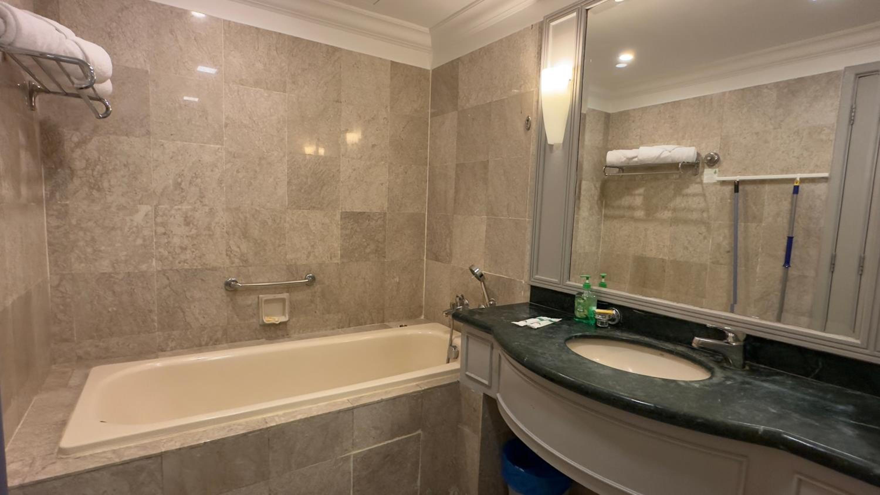 Rihanna service suite at times square
