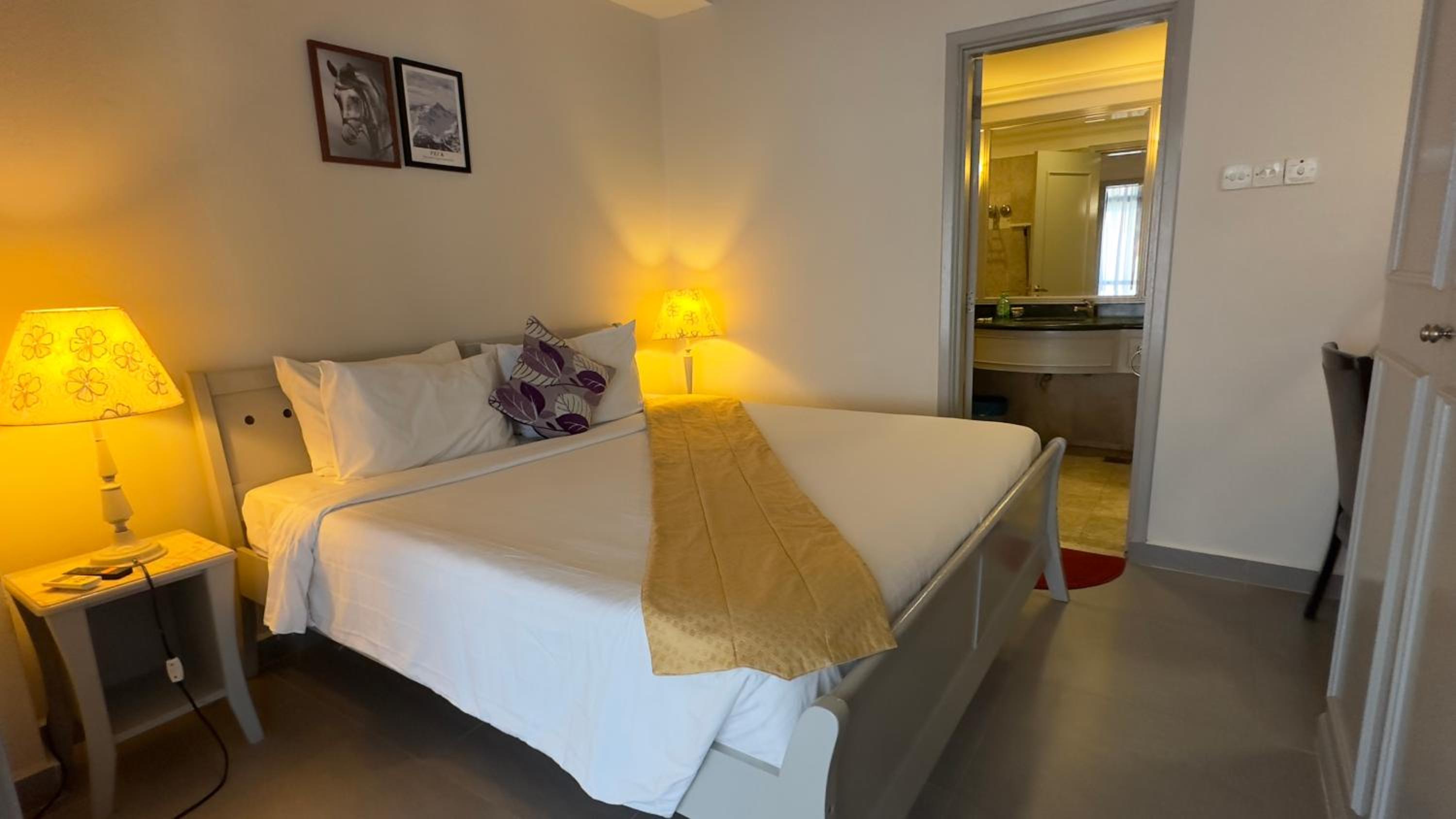 Rihanna service suite at times square