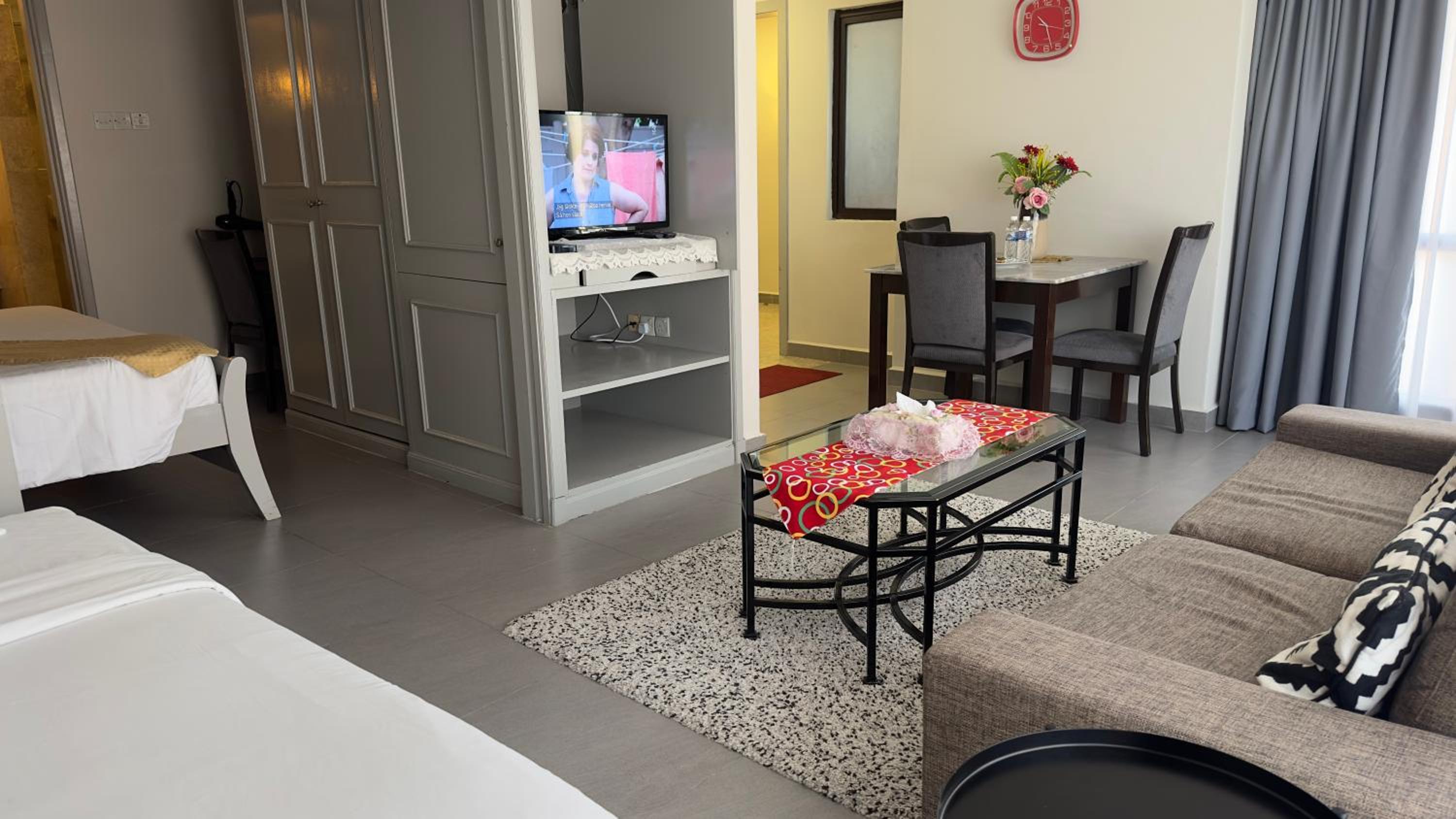 Rihanna service suite at times square