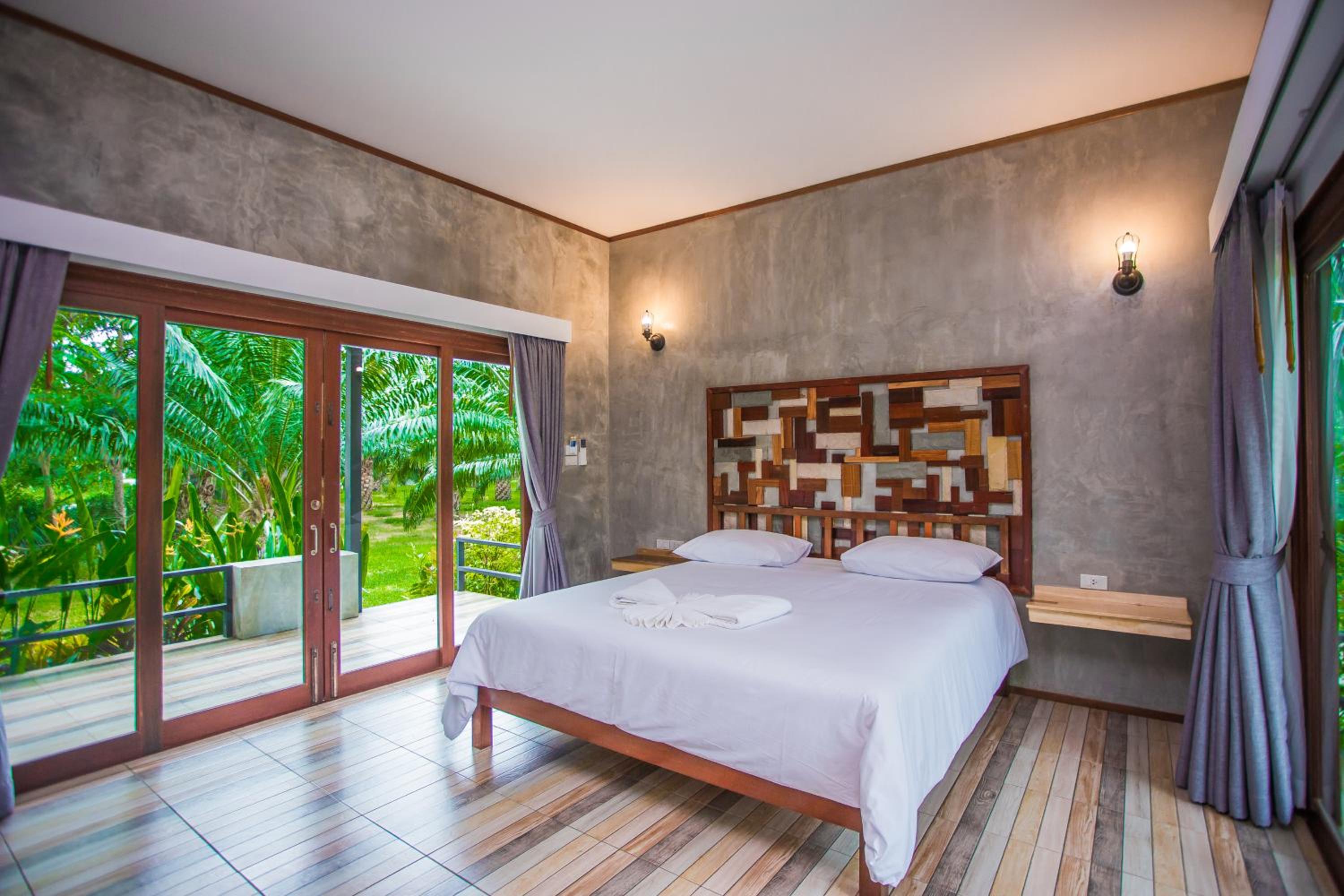 Palm Pran Resort