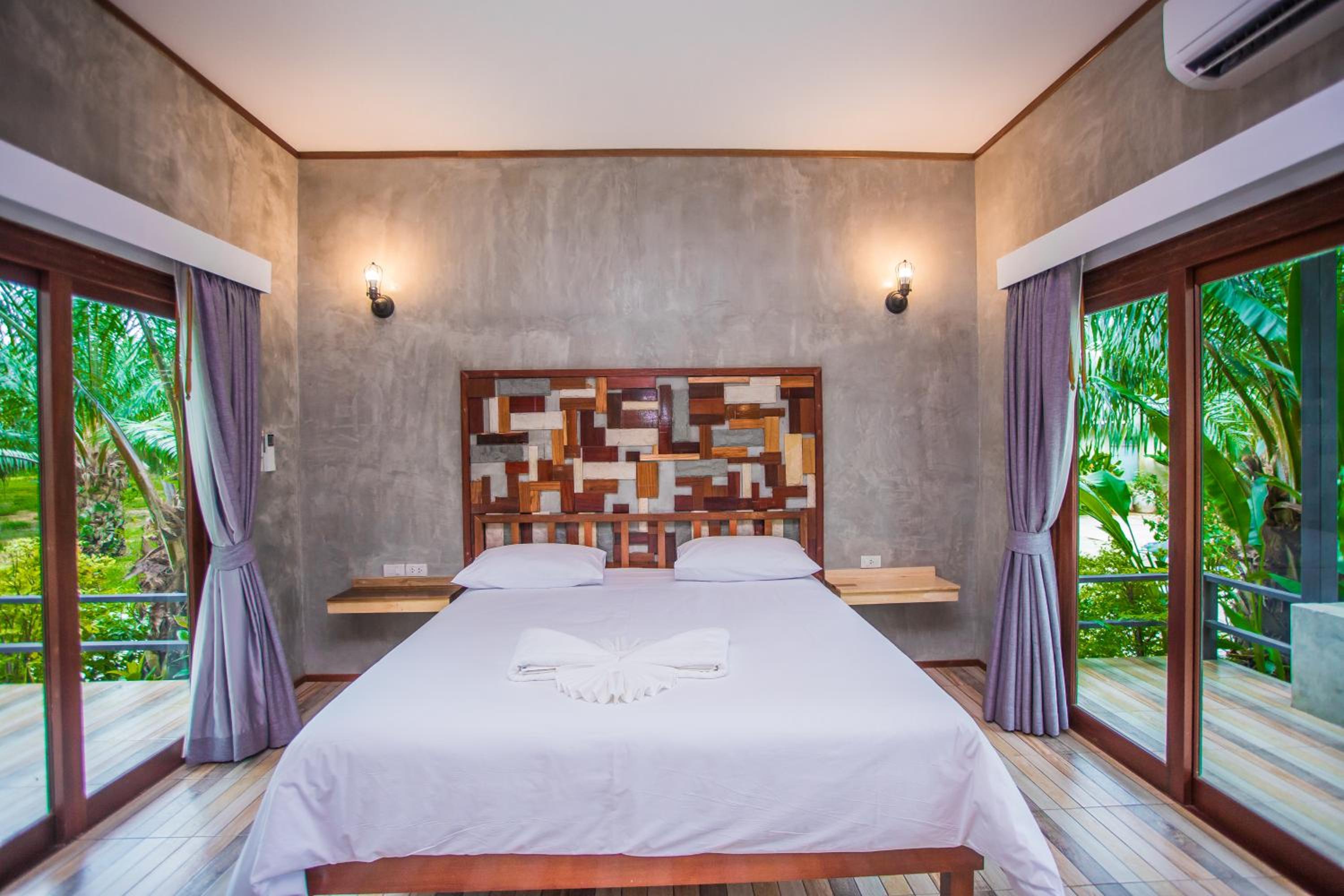Palm Pran Resort