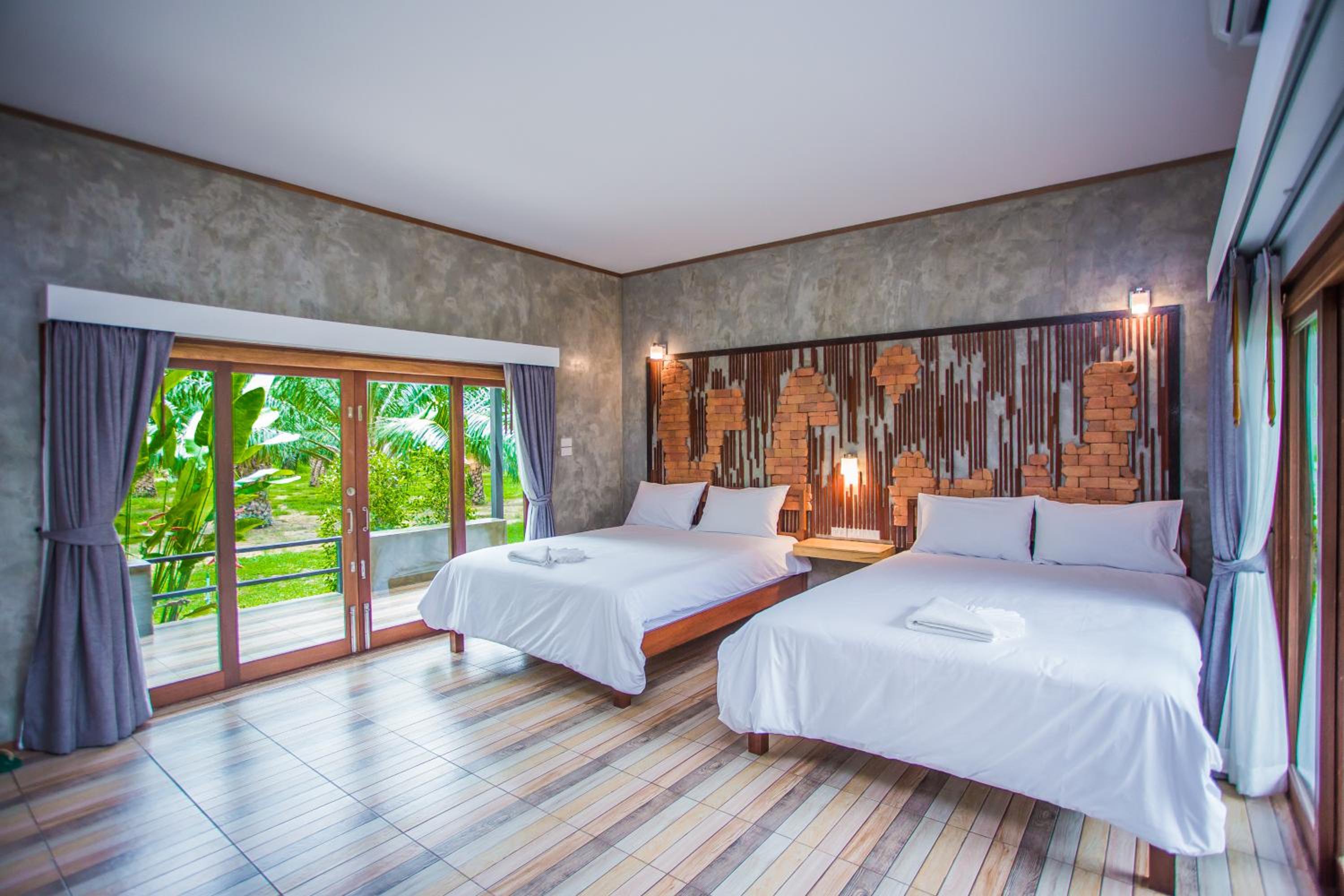 Palm Pran Resort