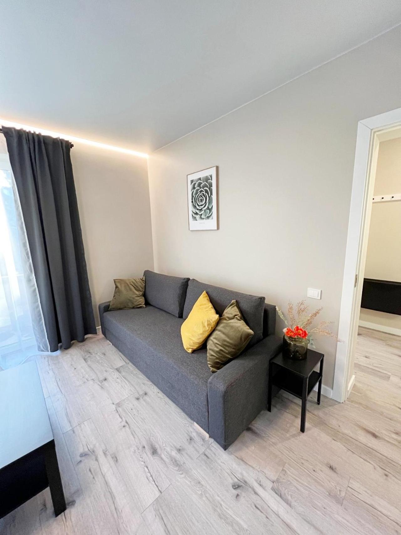 Clinic Studio Apartments by Hostlovers view 4