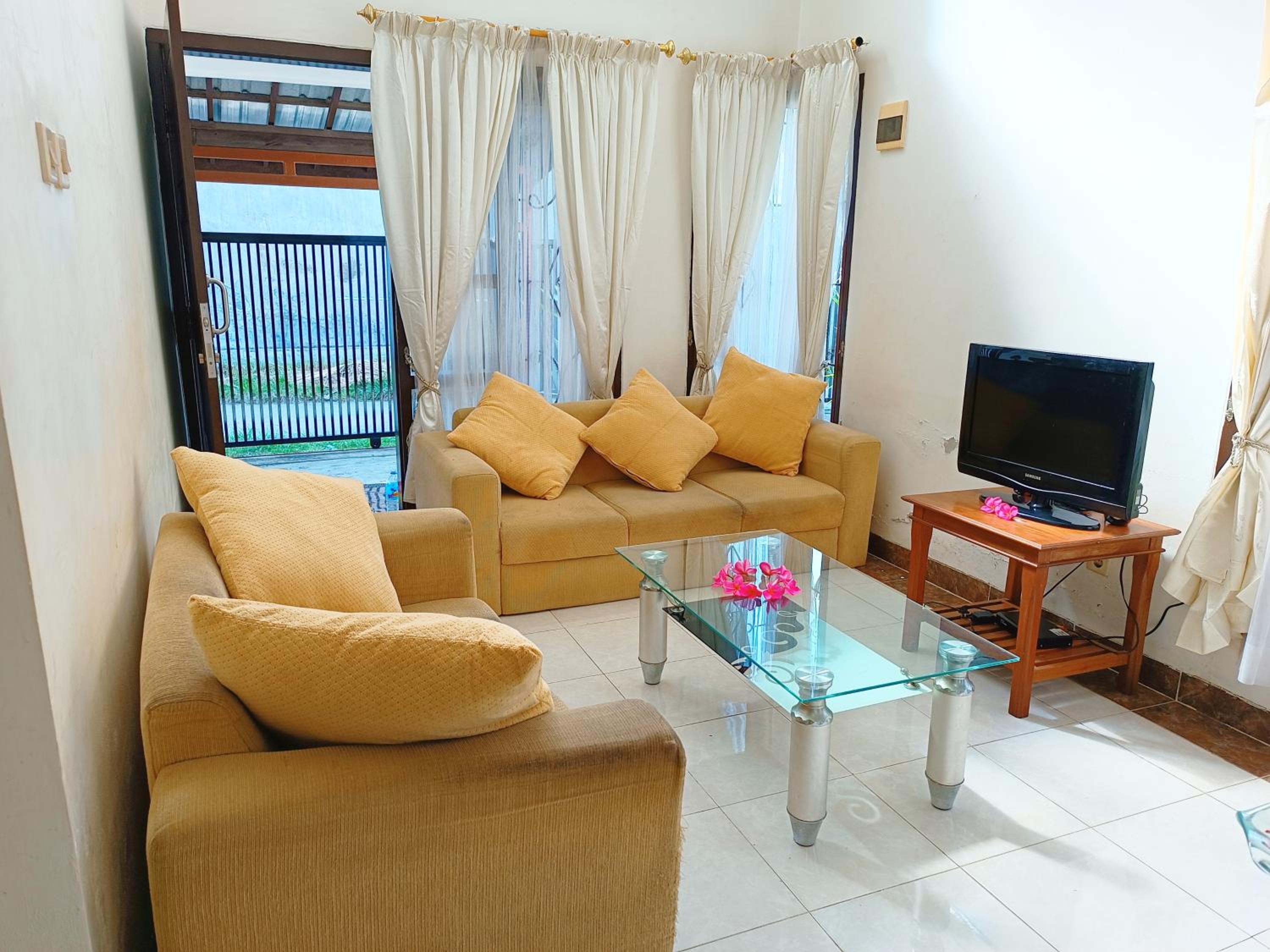 Meninting garden house view 4