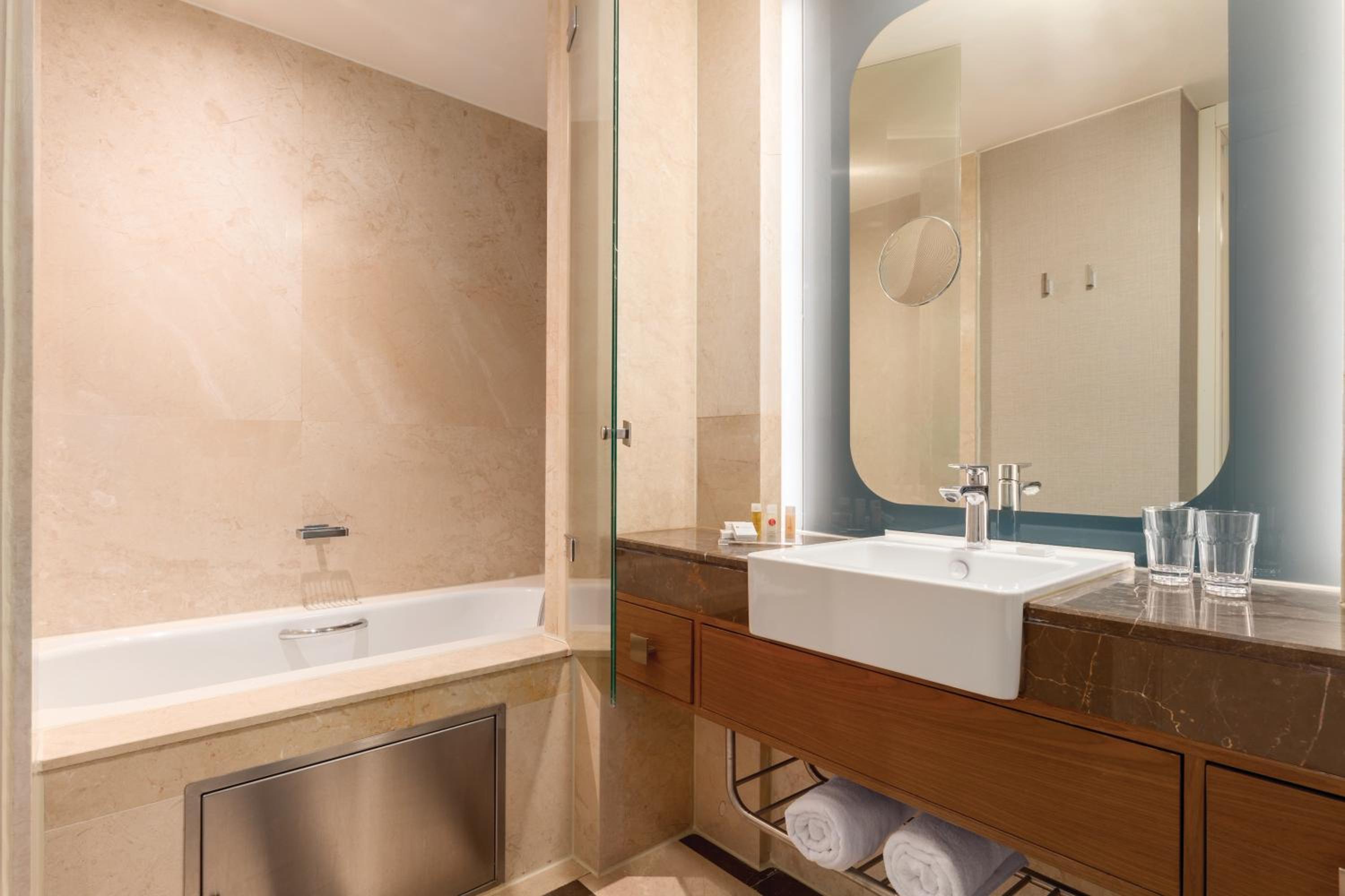 Ramada Plaza By Wyndham İstanbul Tekstilkent - Image 46