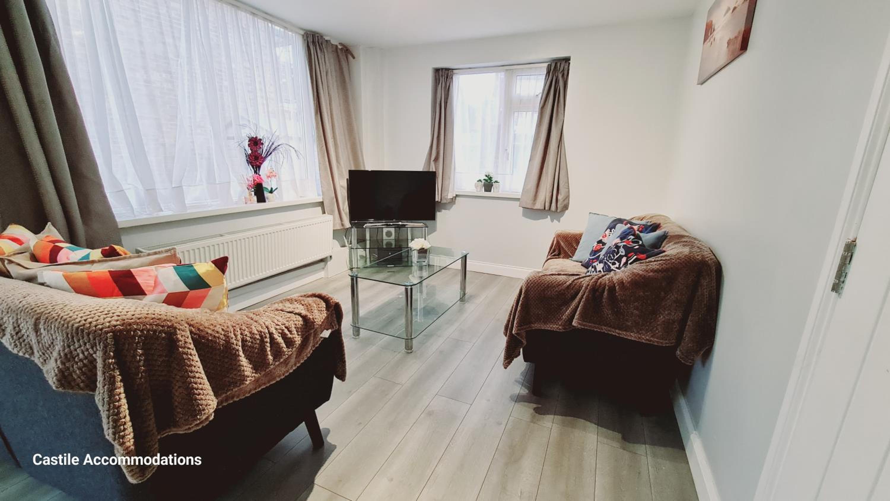 Blueville House, Bluewater, 4 Bedroom Houses, Greenhithe, Dartford, Kent-Hosted by Castile Accommodations Ltd