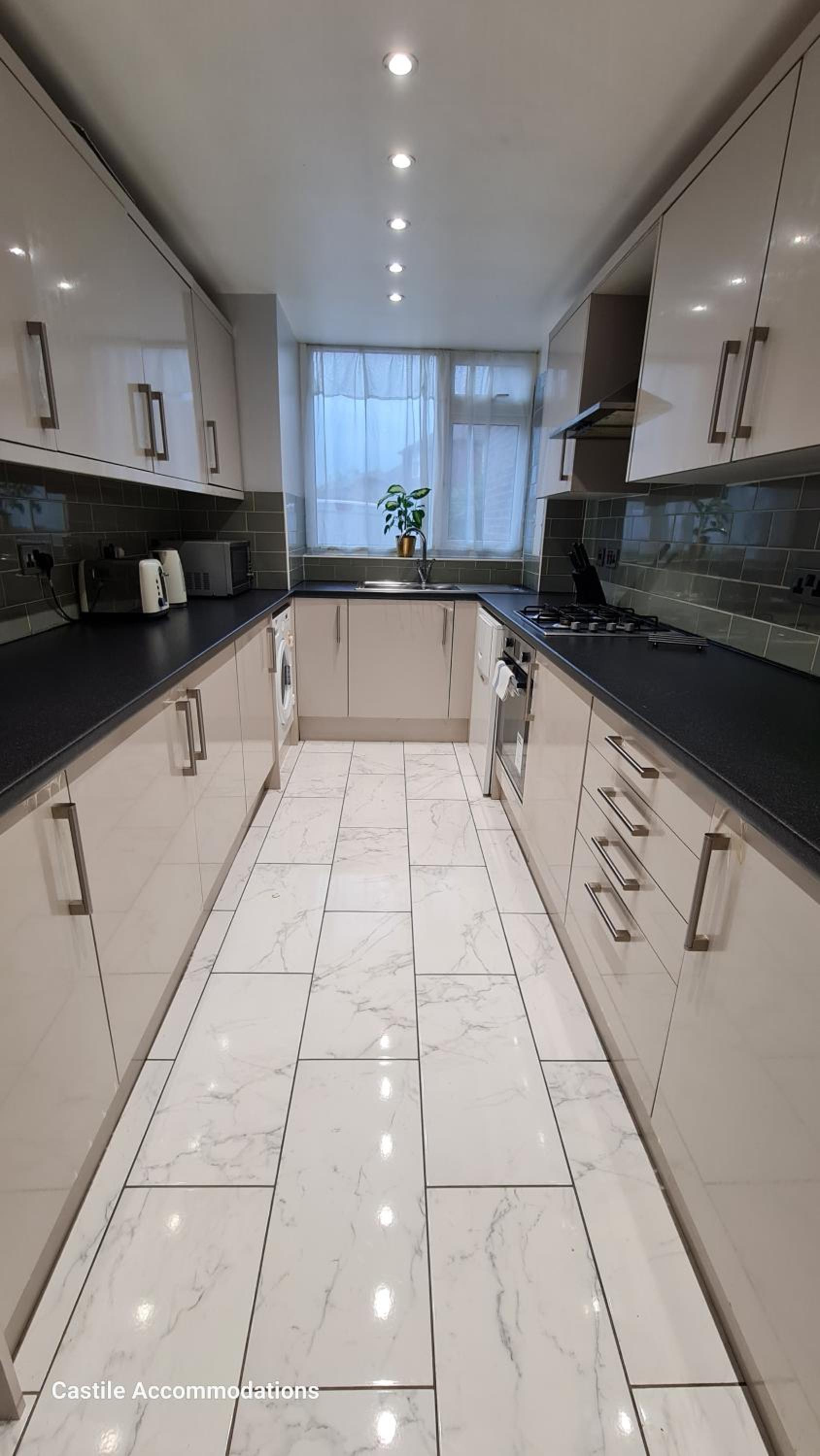 Blueville House, Bluewater, 4 Bedroom Houses, Greenhithe, Dartford, Kent-Hosted by Castile Accommodations Ltd