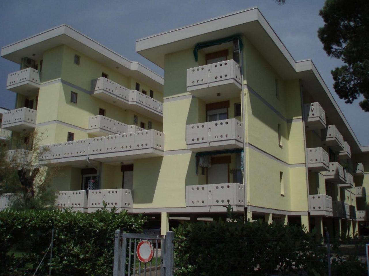 Nice studio with side sea view view 2