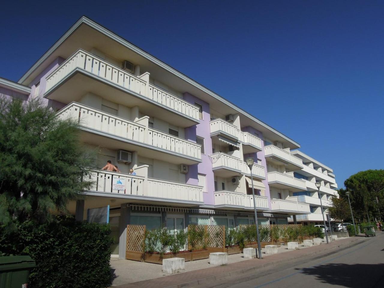 Colorful modern flat next to the beach view 4