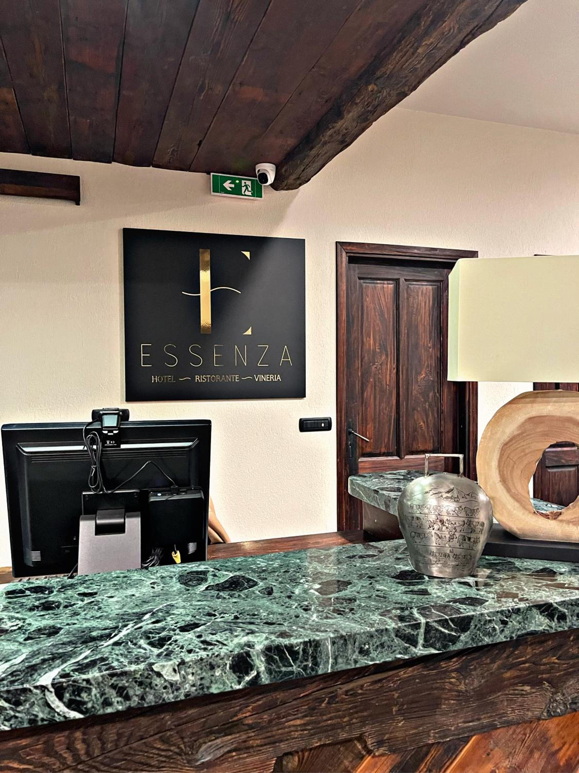 Lobby & Reception