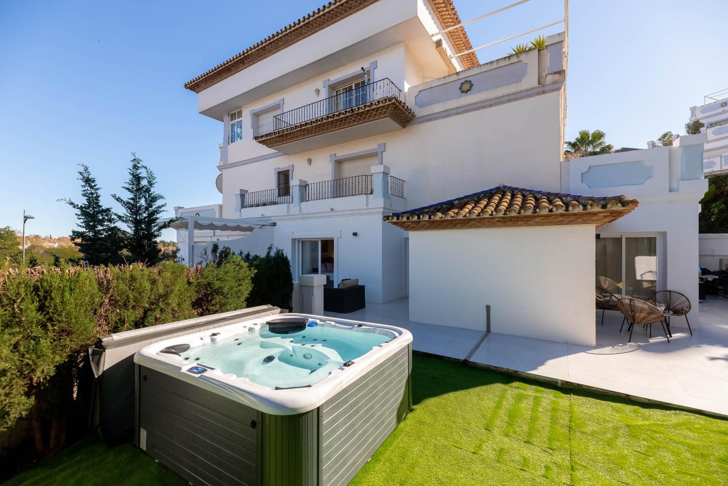 VACATION MARBELLA I Las Lolas, Ground floor Apartment, Family and Pet Friendly, Close to Puerto Banus and Golf Courses view 5