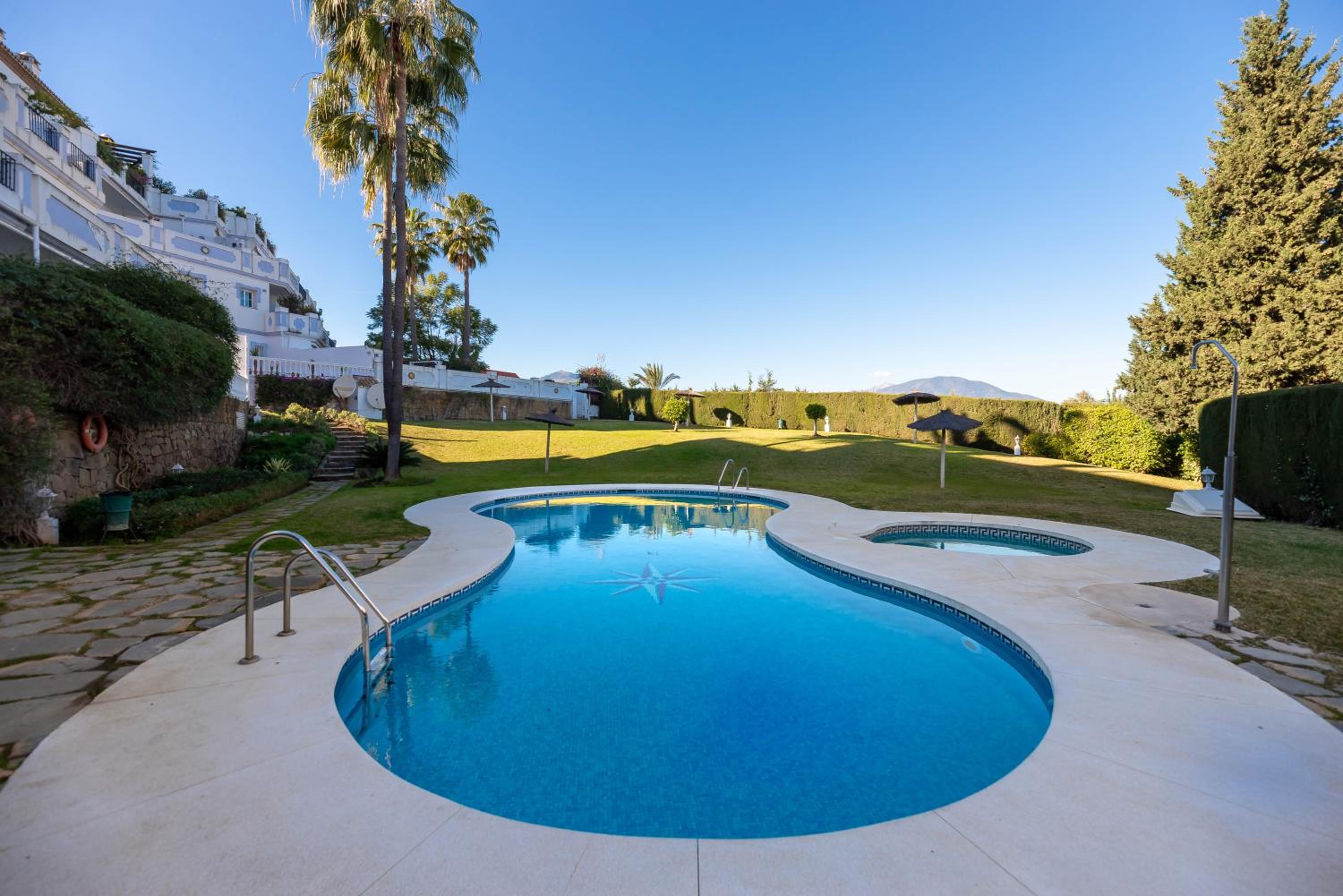 VACATION MARBELLA I Las Lolas, Ground floor Apartment, Family and Pet Friendly, Close to Puerto Banus and Golf Courses view 3