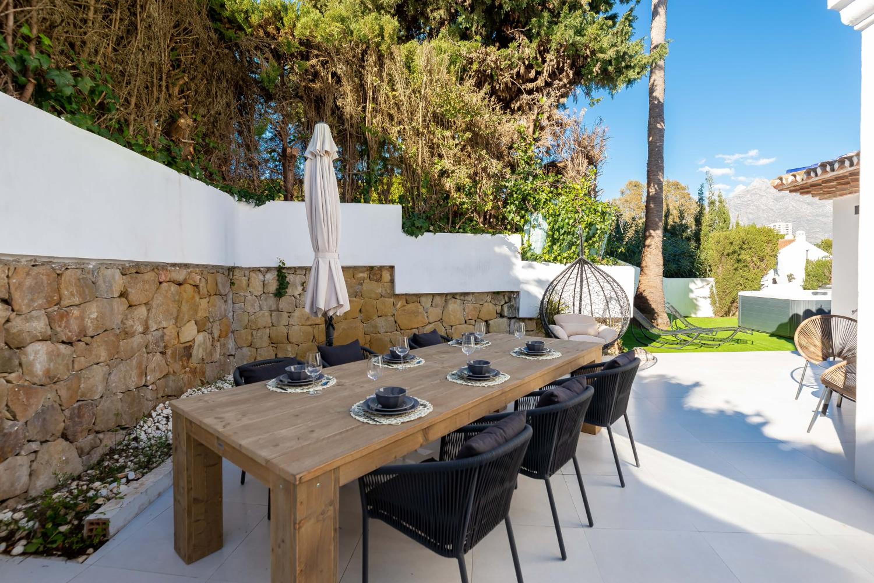 VACATION MARBELLA I Las Lolas, Ground floor Apartment, Family and Pet Friendly, Close to Puerto Banus and Golf Courses view 4