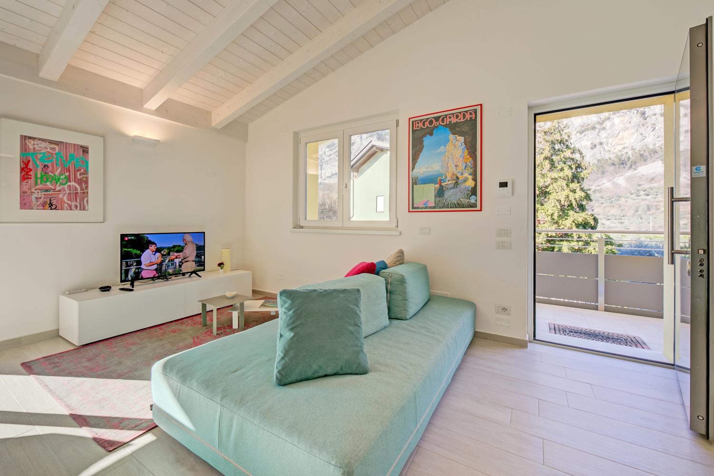 Mirabelle - Happy Rentals view 4