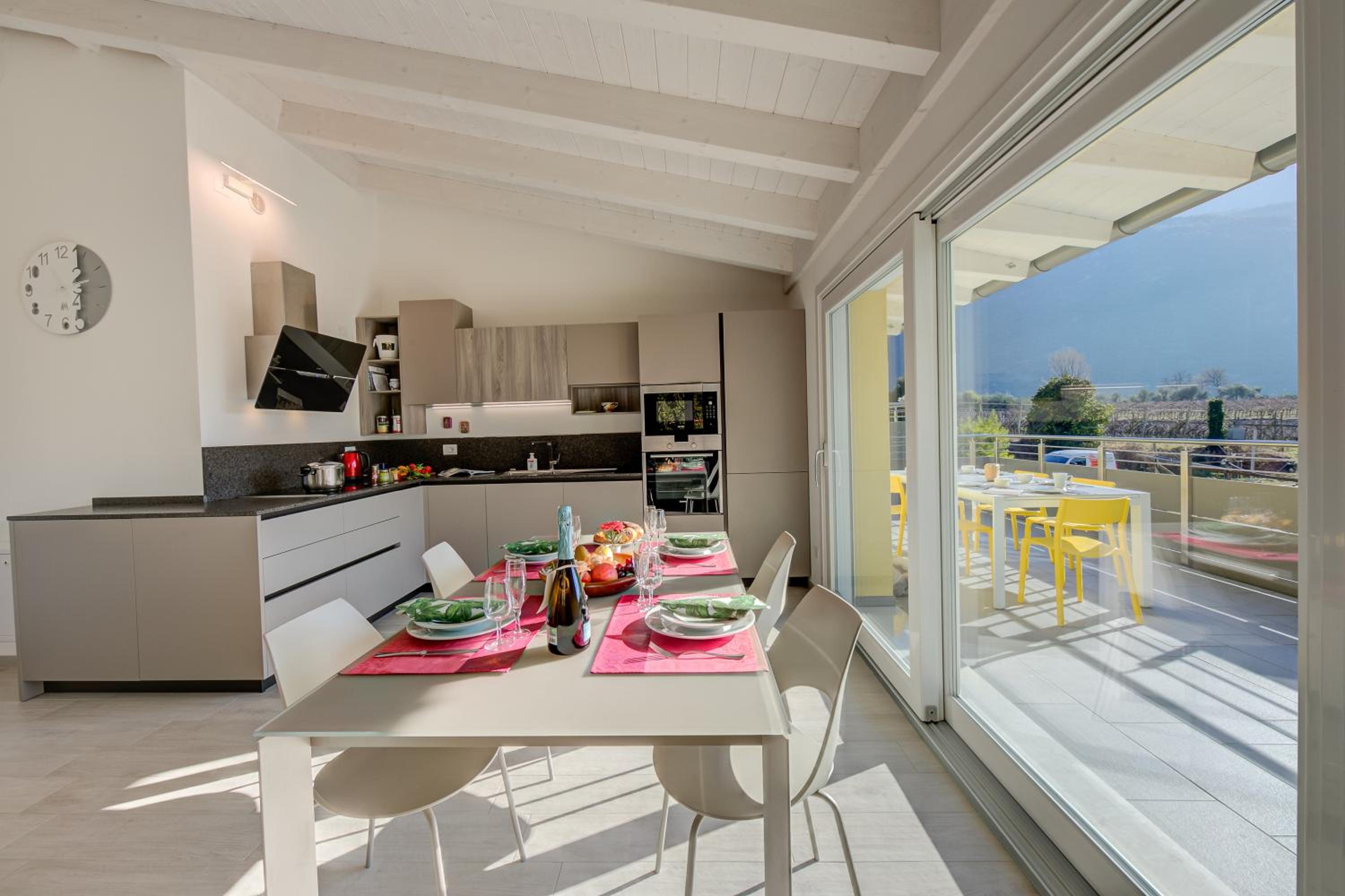 Mirabelle - Happy Rentals view 5