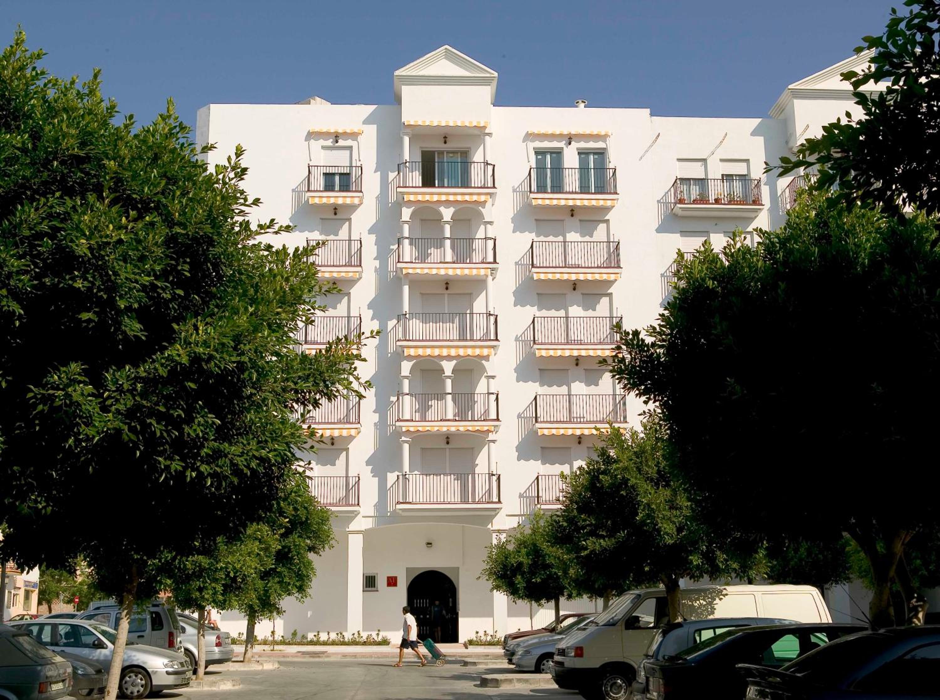 Apartamentos Miguel Angel view 3