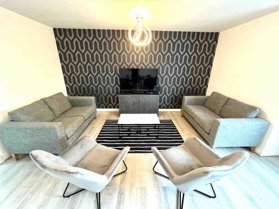 Rosebank Apartment by Blue Skies Stays view 4