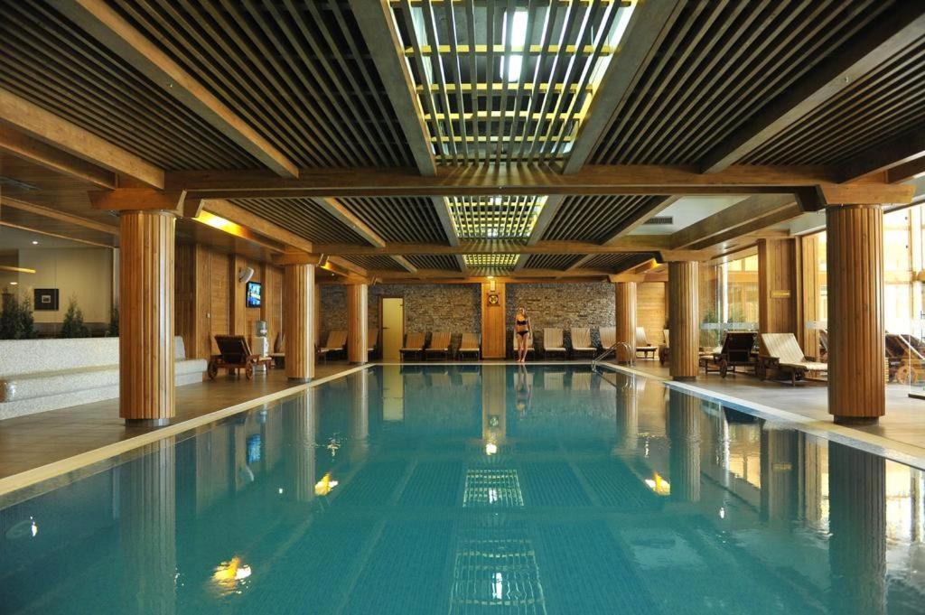 Pirin Golf Villa Compass Property