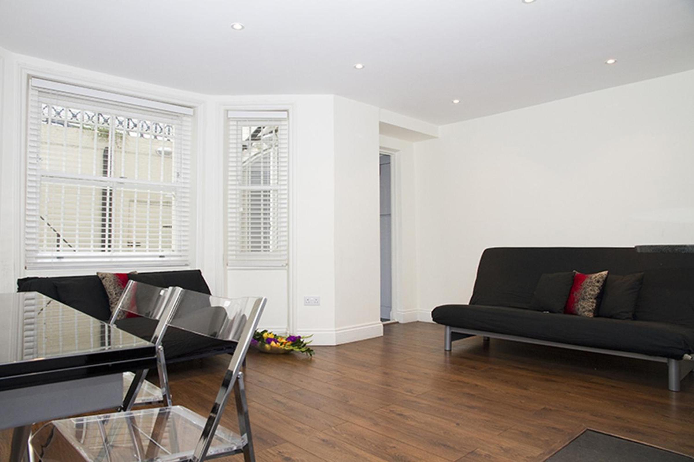 Holiday Lets London - C