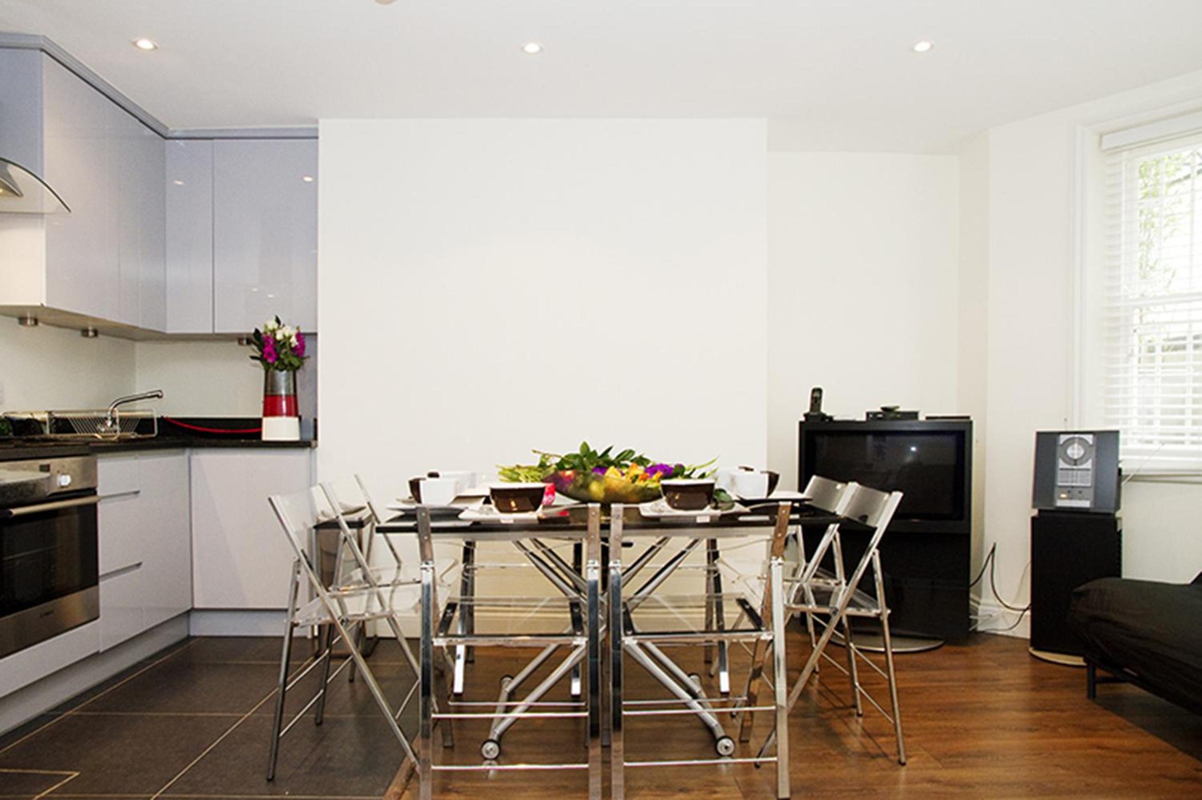 Holiday Lets London - C