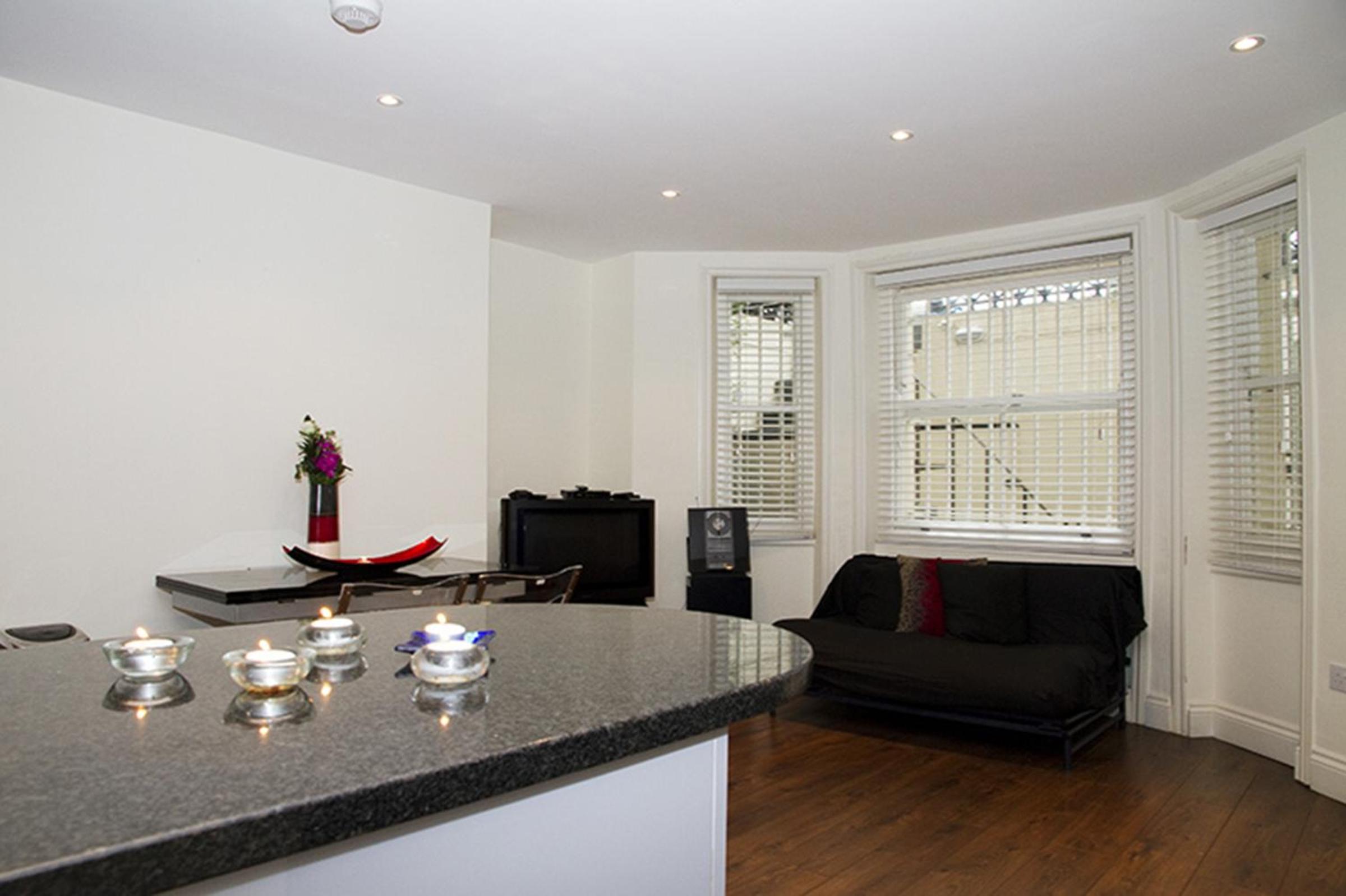 Holiday Lets London - C