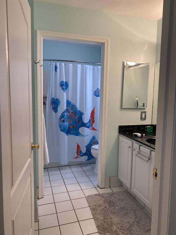 3 bedroom Atlantic City House Steps from Boardwalk, beach, shopping , nightlife. view 5