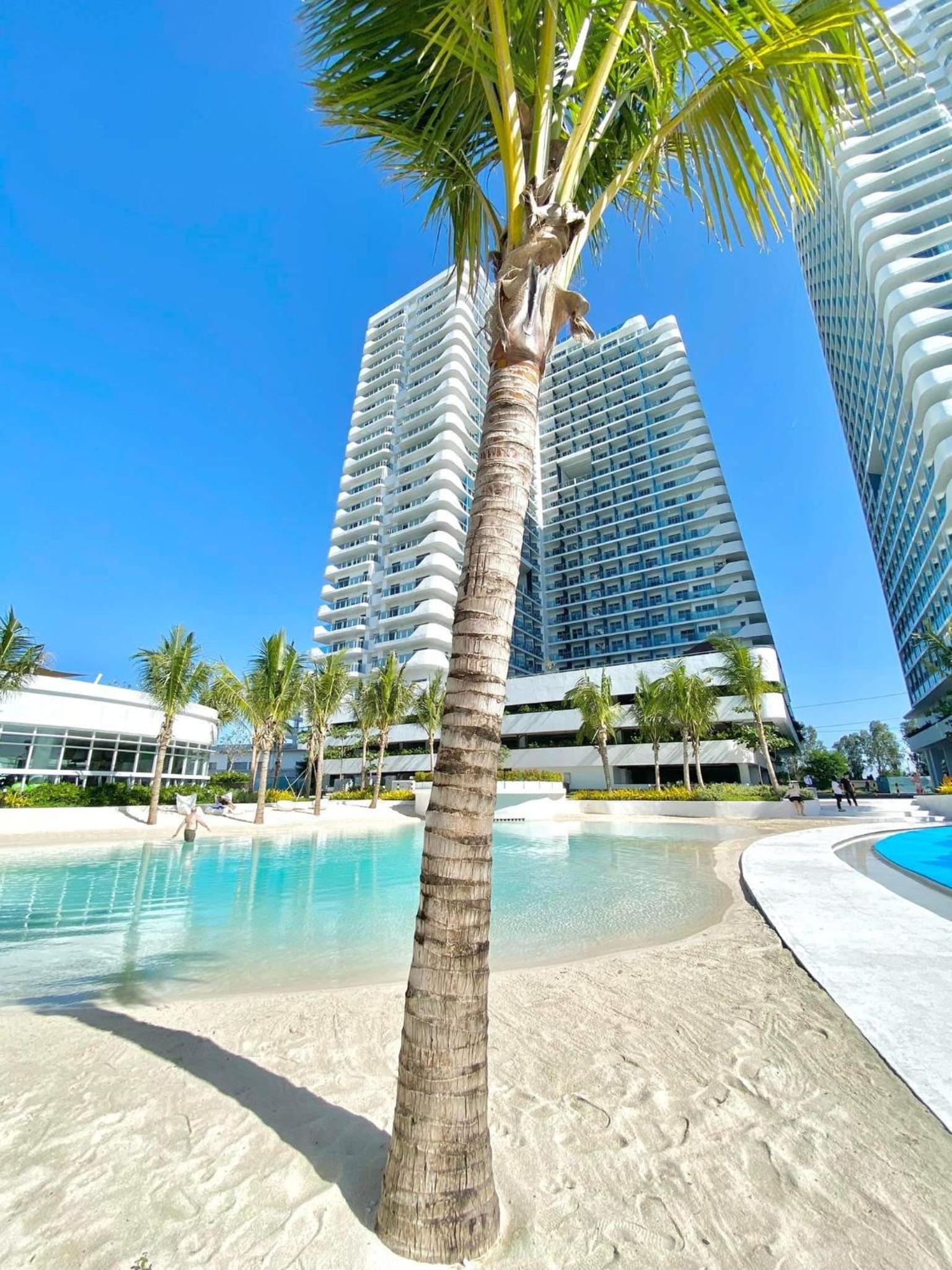 Royale at Azure North Bali Tower