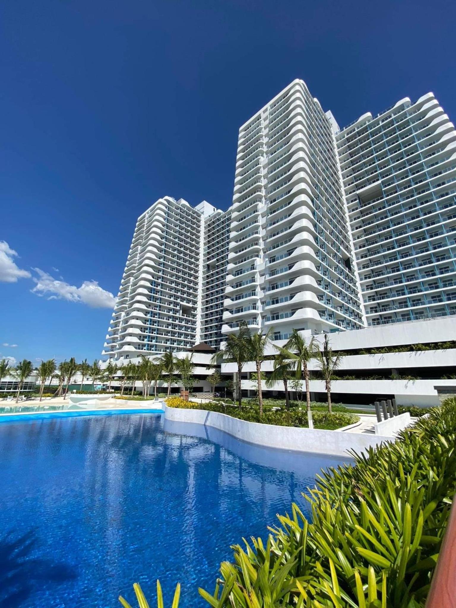 Royale at Azure North Bali Tower
