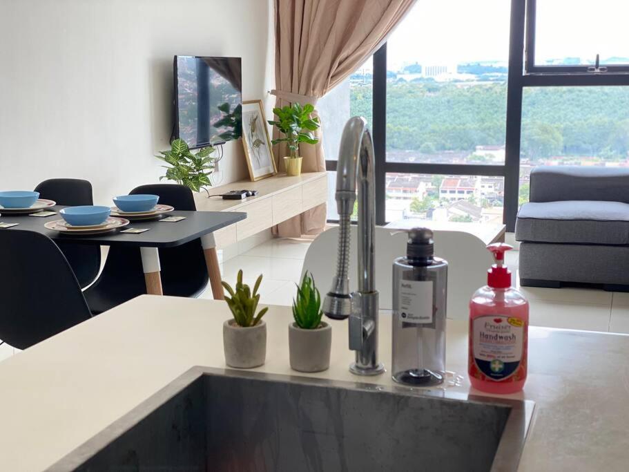 Southkey Mosaic 2 Bedroom Netflix 5-7 Pax Stylish Suite