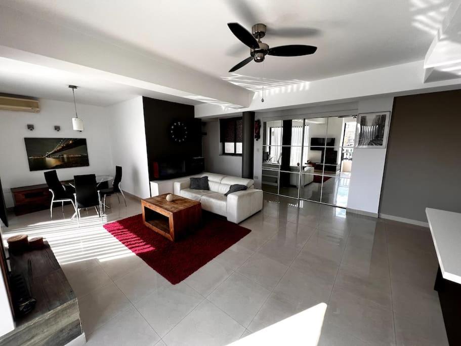 Seafront Meridionale 2Bedroom Apartment photo 4