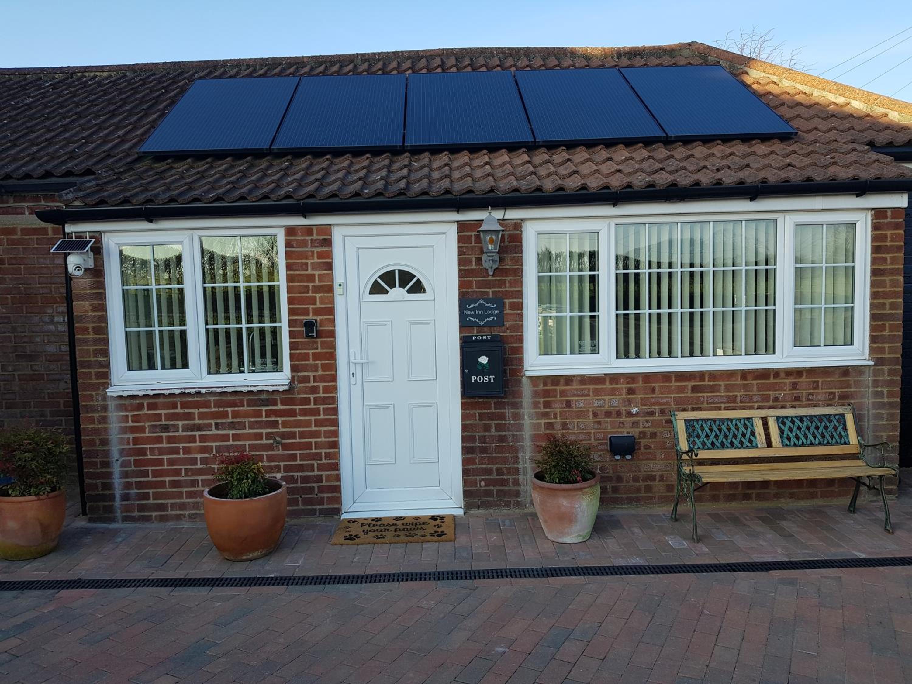 1 Bed Sleeps 2 Free Parking Pets Welcome