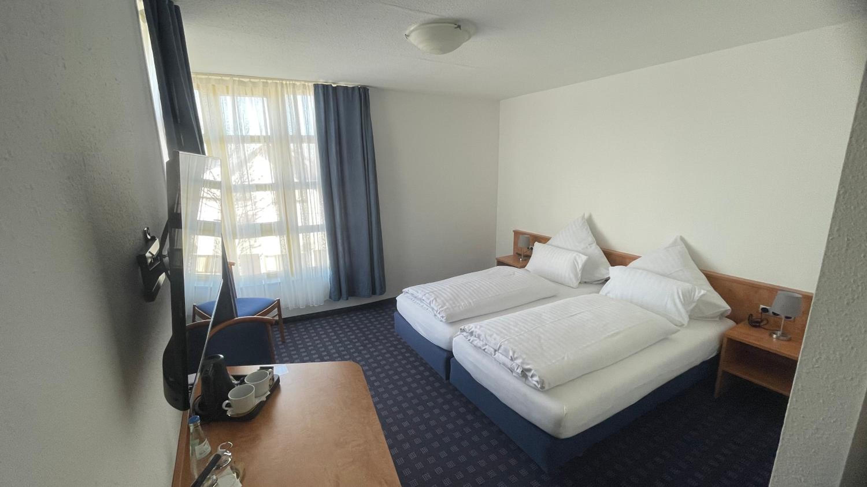 KRYSTALL Hotel