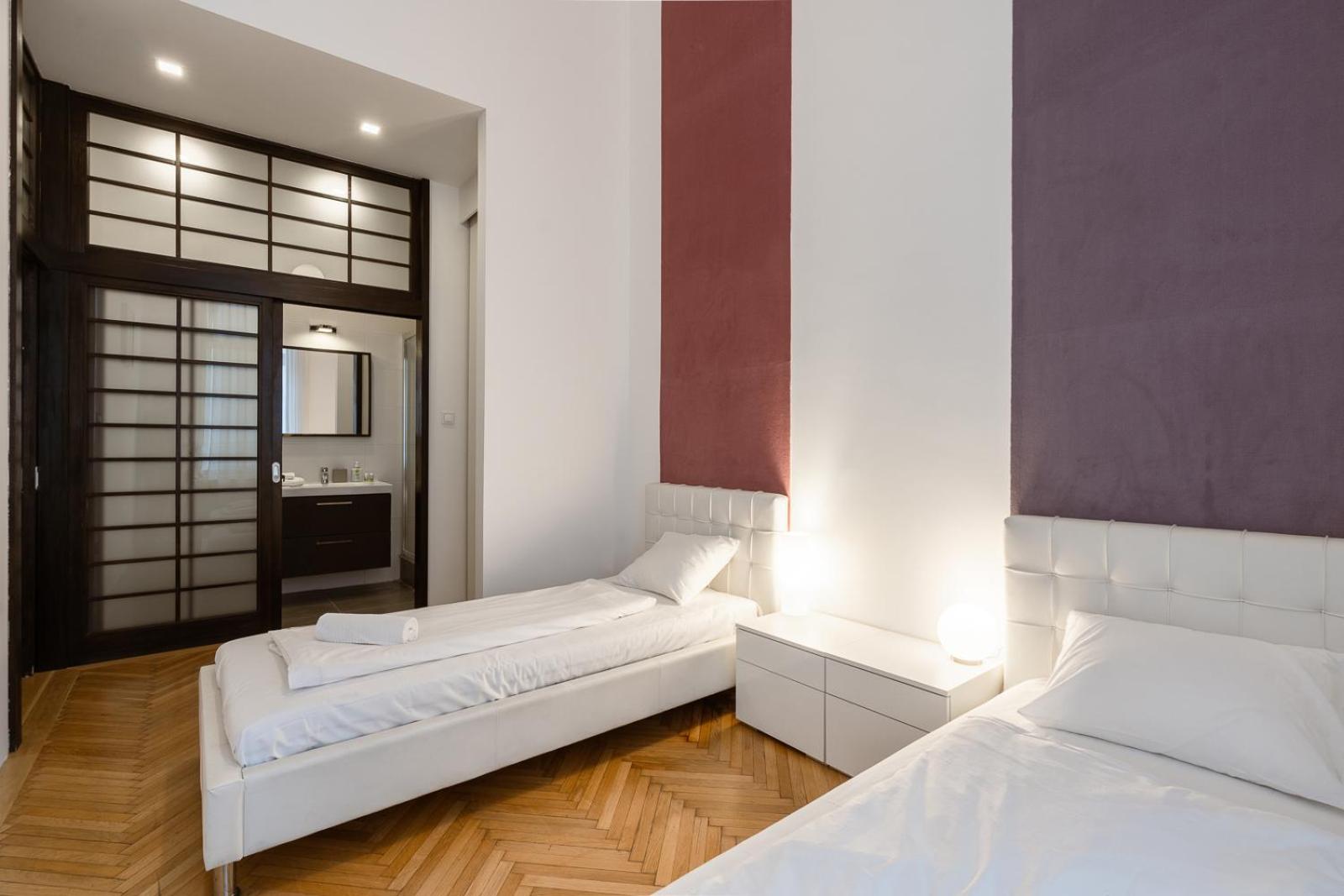 Bright Two-Bedroom Home by the New York Palace view 5