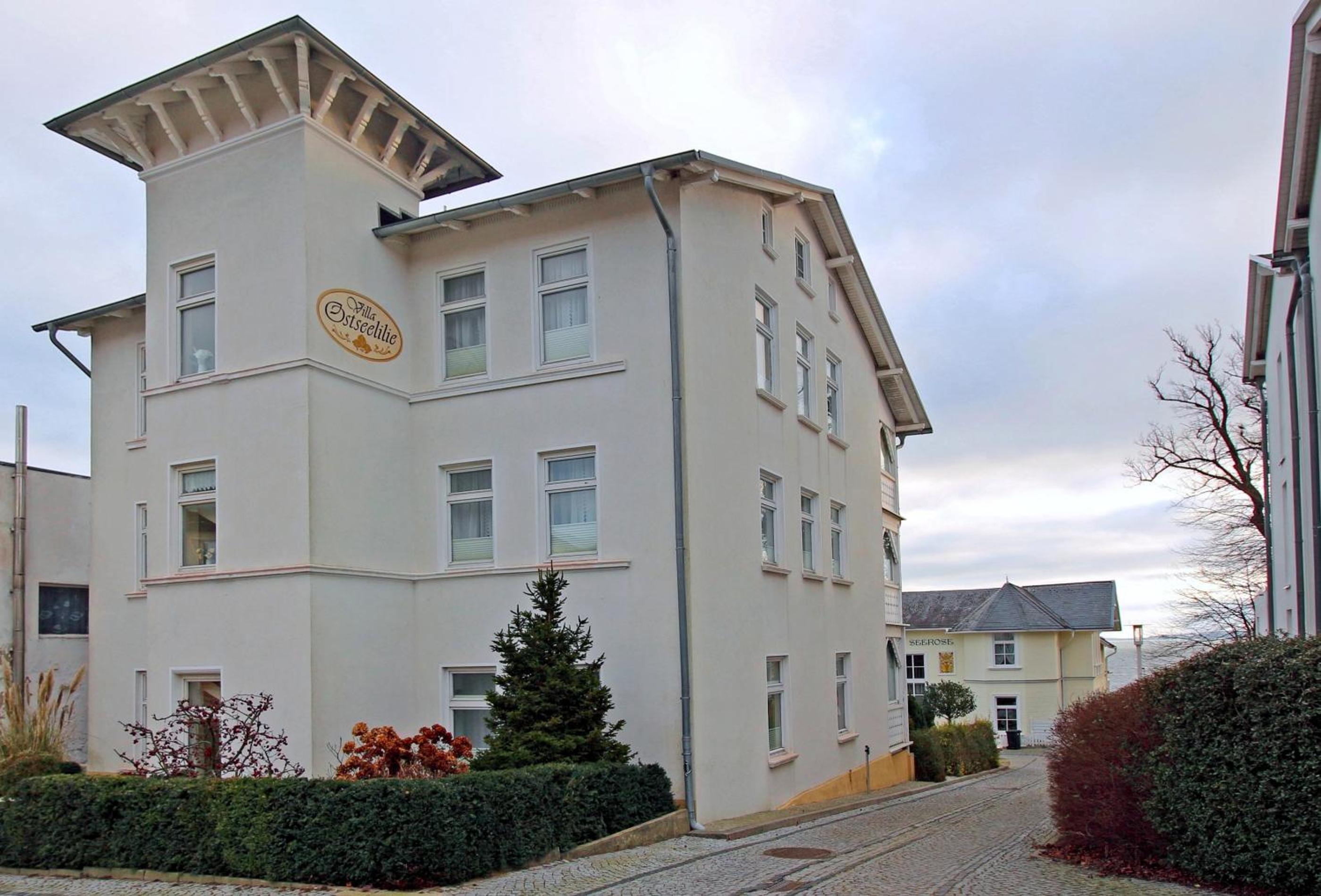 Villa Ostseelilie - Appartements mit Balkon und Meerblick