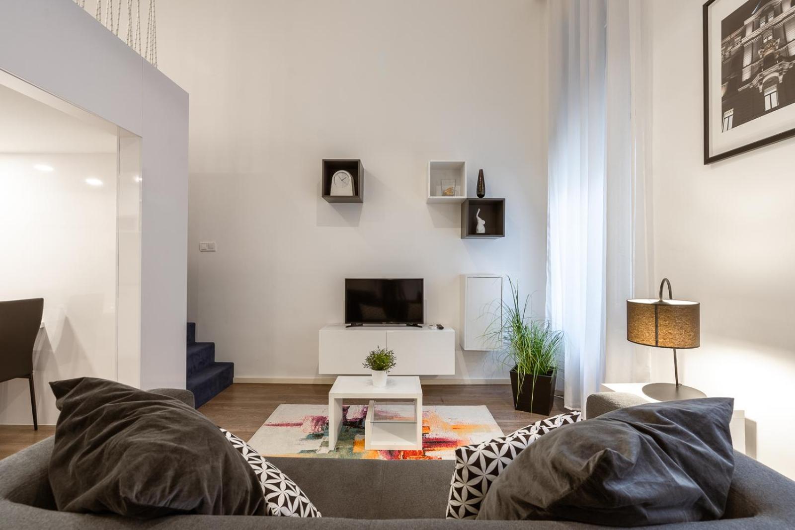 Modern Stylish Loft next to New York Palace view 4