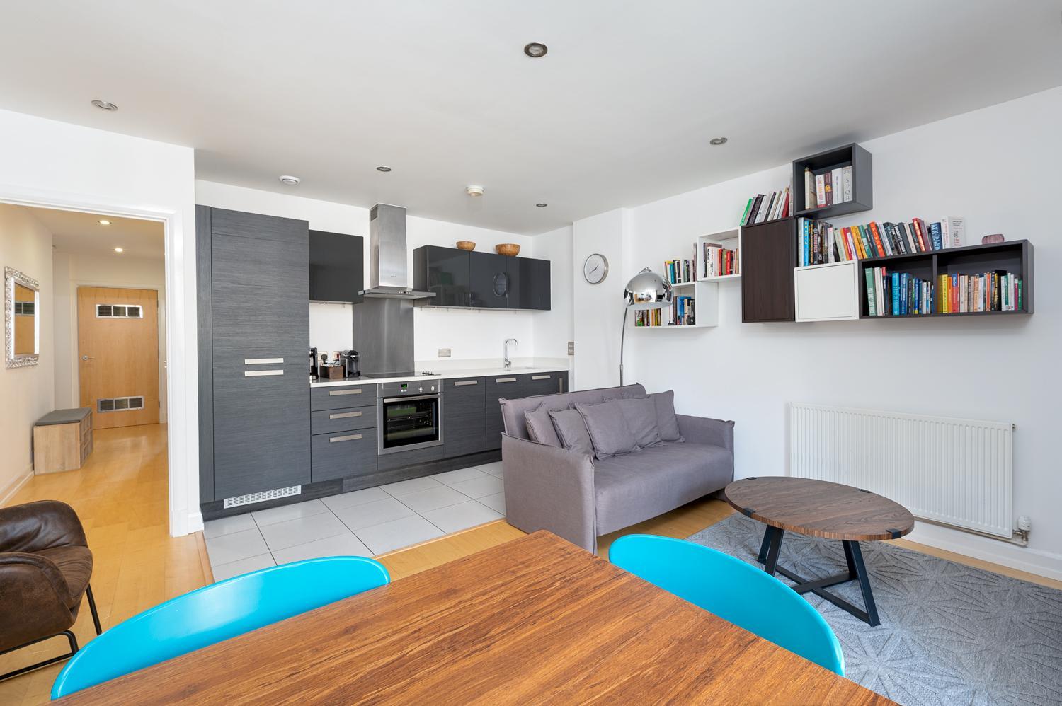 D8 - Canal View Apartment