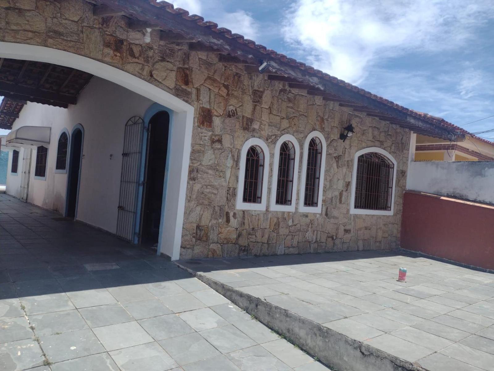 Casa em Peruibe 3 dormitórios sendo 1 suite Pe na Areia