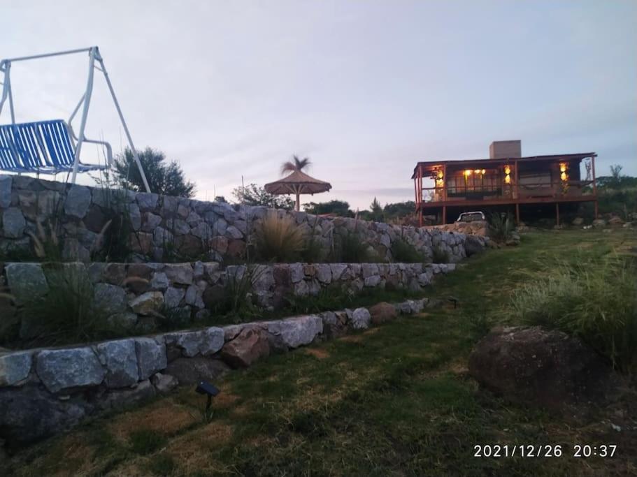 Cabaña LA PEDRERA - Pileta y a metros del Rio